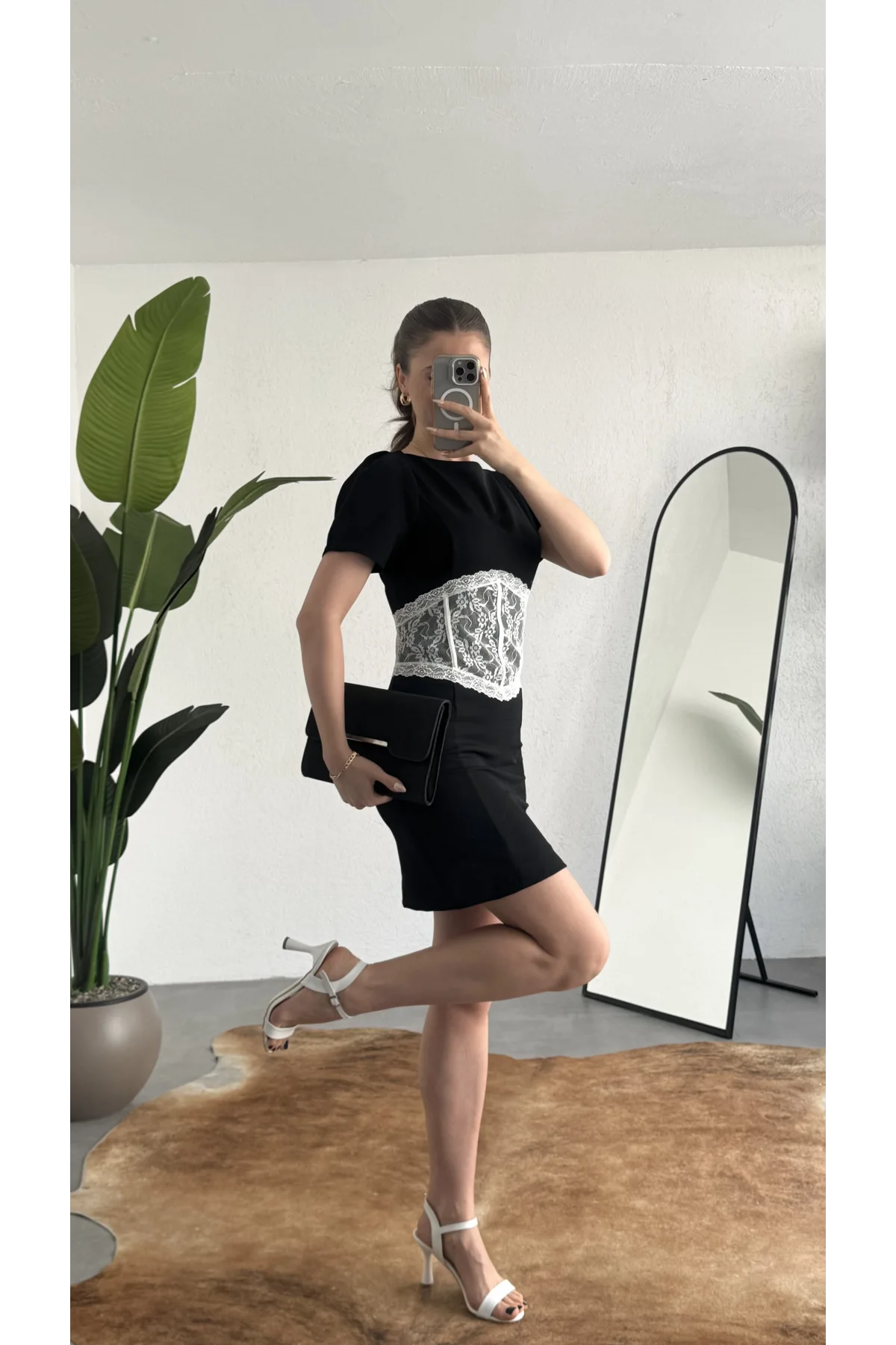 Kadın Siyah Dantel Detaylı Mini Elbise Kısa Kollu, Bel Vurgulu, Şık & Abiye Elbise