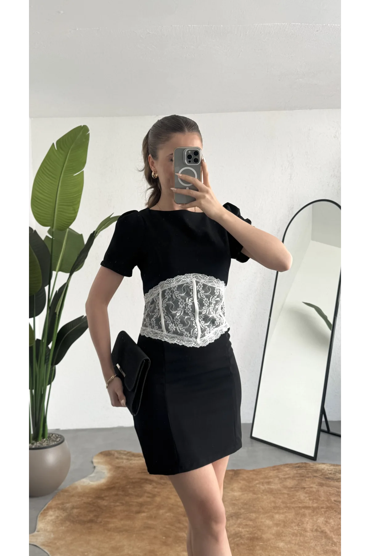 Kadın Siyah Dantel Detaylı Mini Elbise Kısa Kollu, Bel Vurgulu, Şık & Abiye Elbise