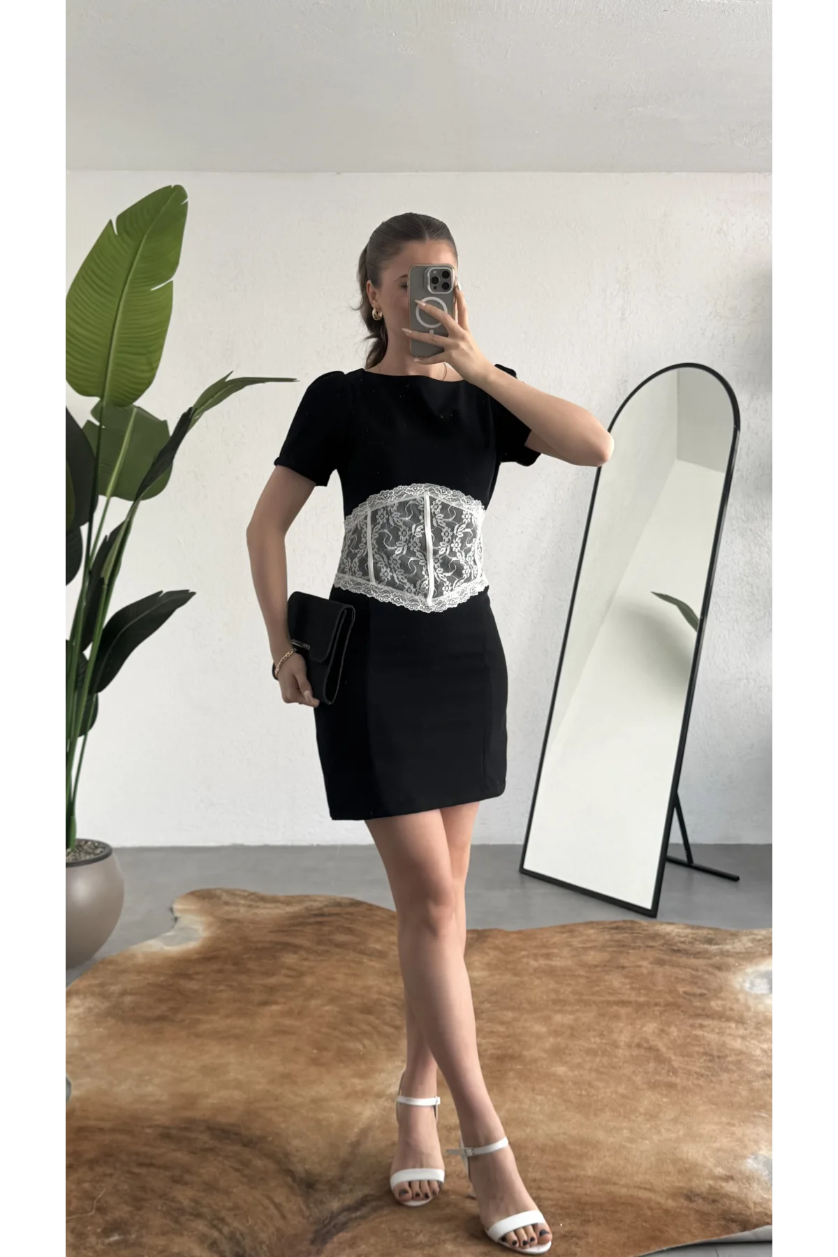 Kadın Siyah Dantel Detaylı Mini Elbise Kısa Kollu, Bel Vurgulu, Şık & Abiye Elbise