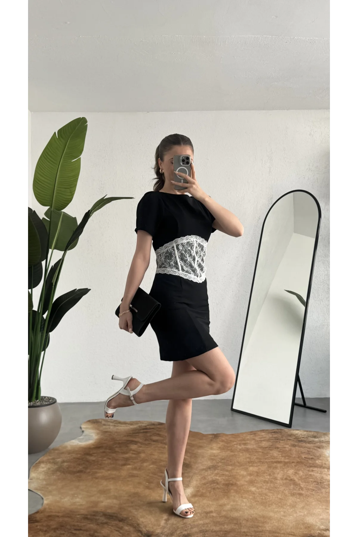 Kadın Siyah Dantel Detaylı Mini Elbise Kısa Kollu, Bel Vurgulu, Şık & Abiye Elbise