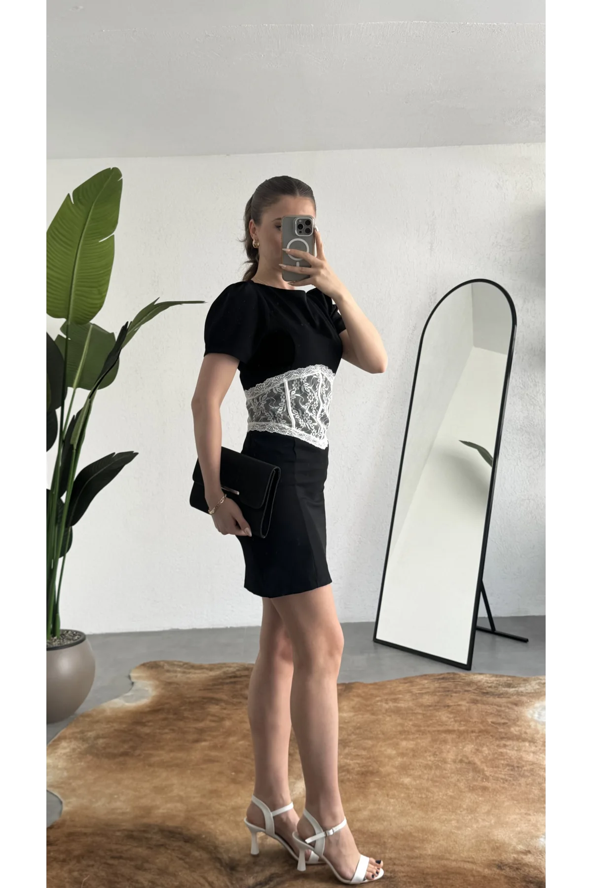 Kadın Siyah Dantel Detaylı Mini Elbise Kısa Kollu, Bel Vurgulu, Şık & Abiye Elbise