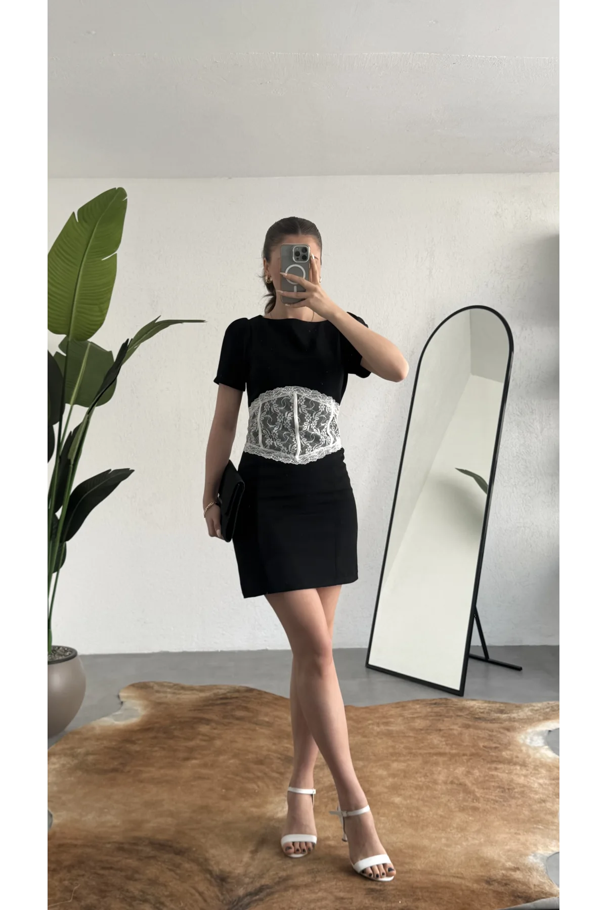 Kadın Siyah Dantel Detaylı Mini Elbise Kısa Kollu, Bel Vurgulu, Şık & Abiye Elbise