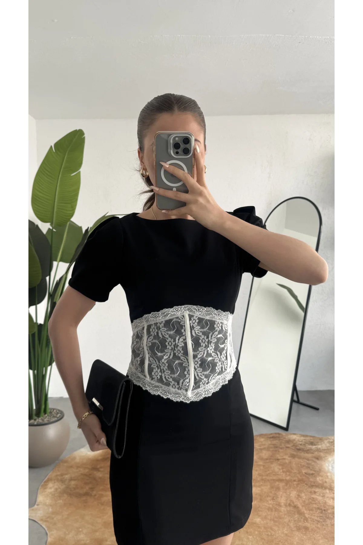 Kadın Siyah Dantel Detaylı Mini Elbise Kısa Kollu, Bel Vurgulu, Şık & Abiye Elbise