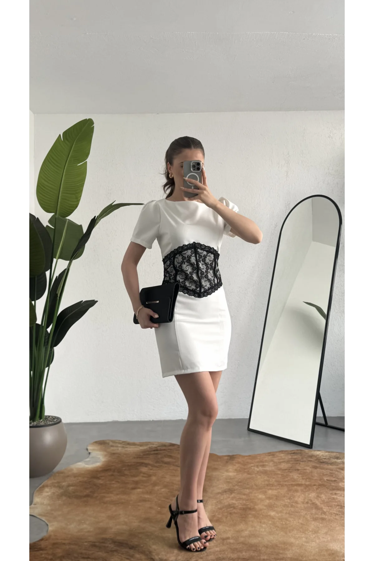 Kadın Beyaz Dantel Detaylı Mini Elbise Kısa Kollu, Bel Vurgulu, Şık & Abiye Elbise