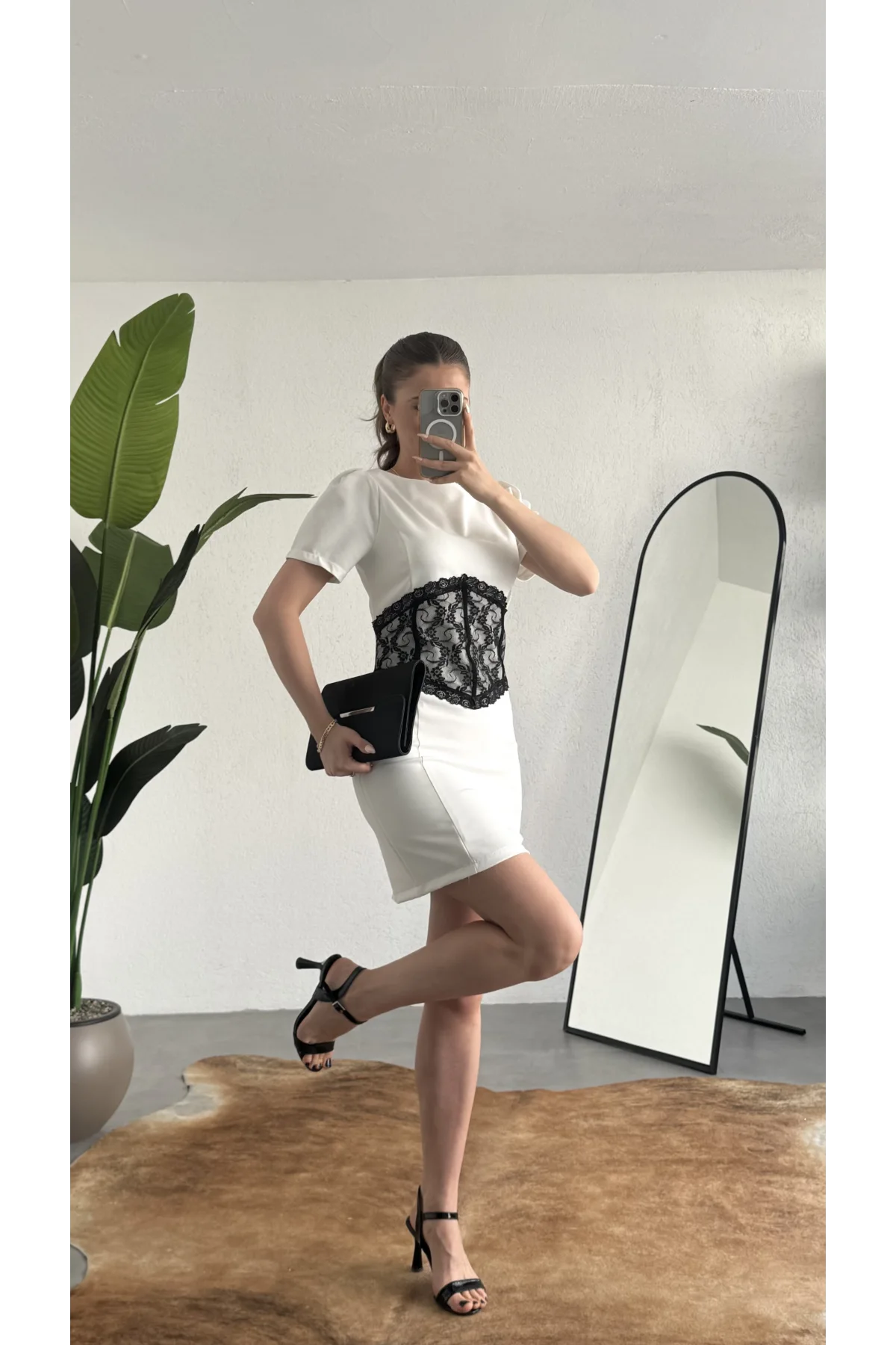 Kadın Beyaz Dantel Detaylı Mini Elbise Kısa Kollu, Bel Vurgulu, Şık & Abiye Elbise