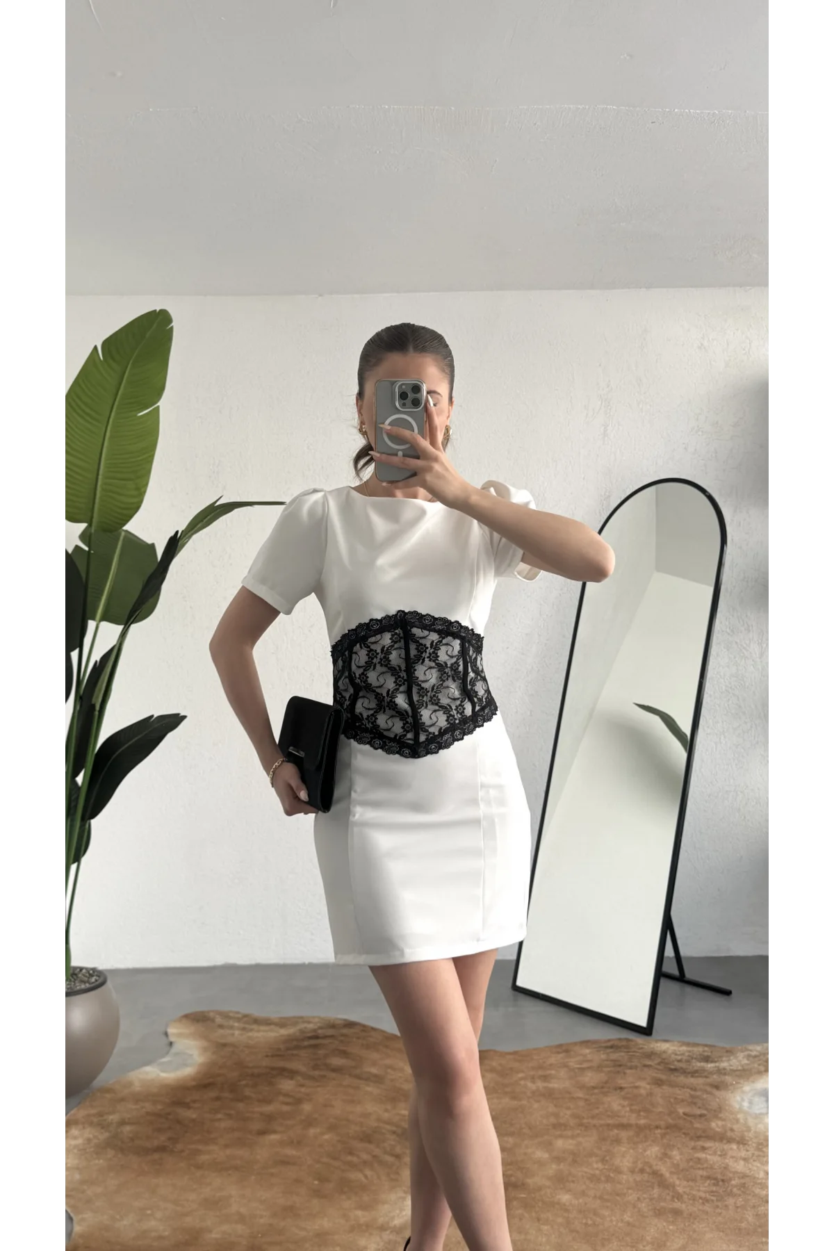 Kadın Beyaz Dantel Detaylı Mini Elbise Kısa Kollu, Bel Vurgulu, Şık & Abiye Elbise