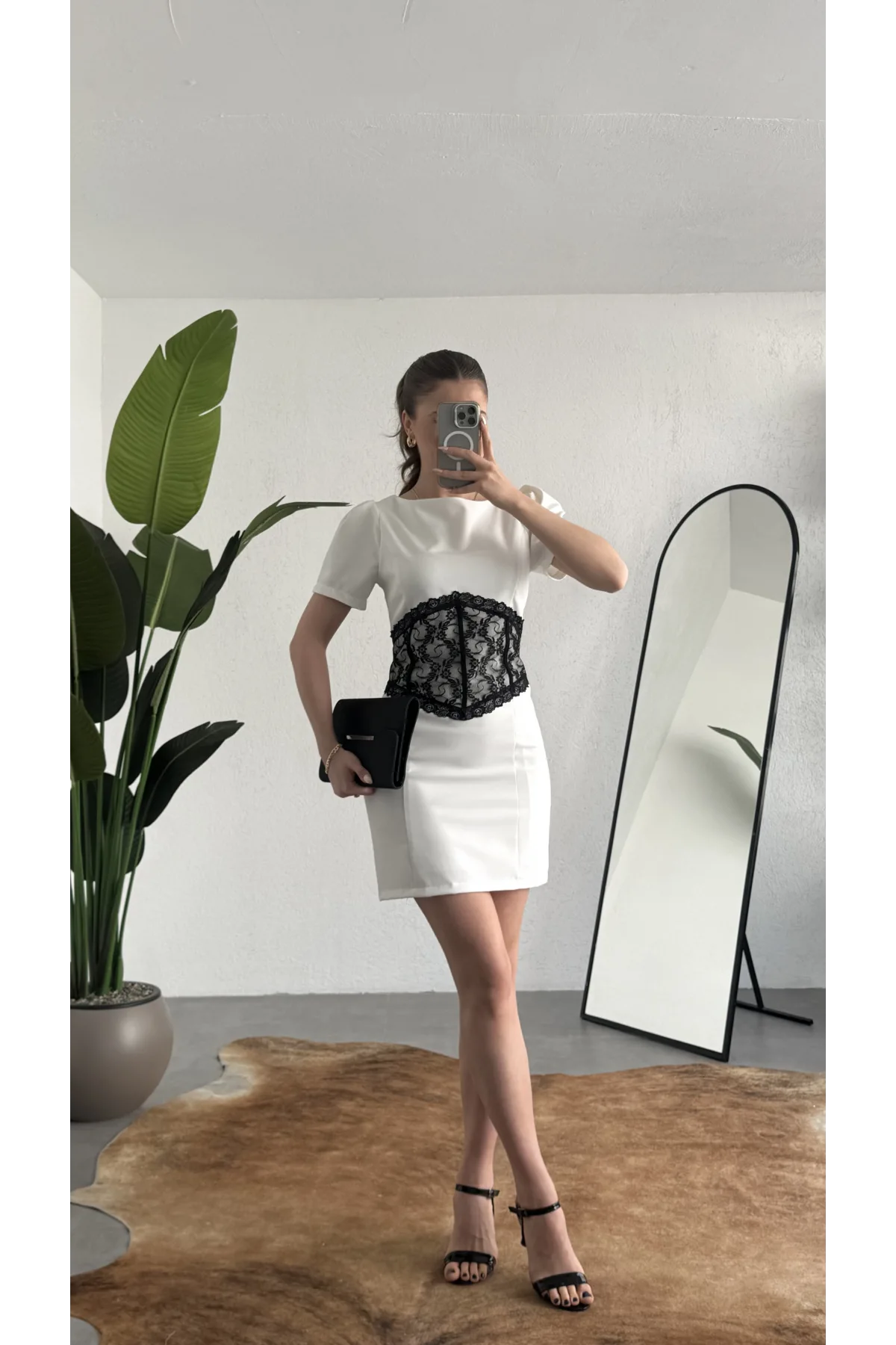 Kadın Beyaz Dantel Detaylı Mini Elbise Kısa Kollu, Bel Vurgulu, Şık & Abiye Elbise