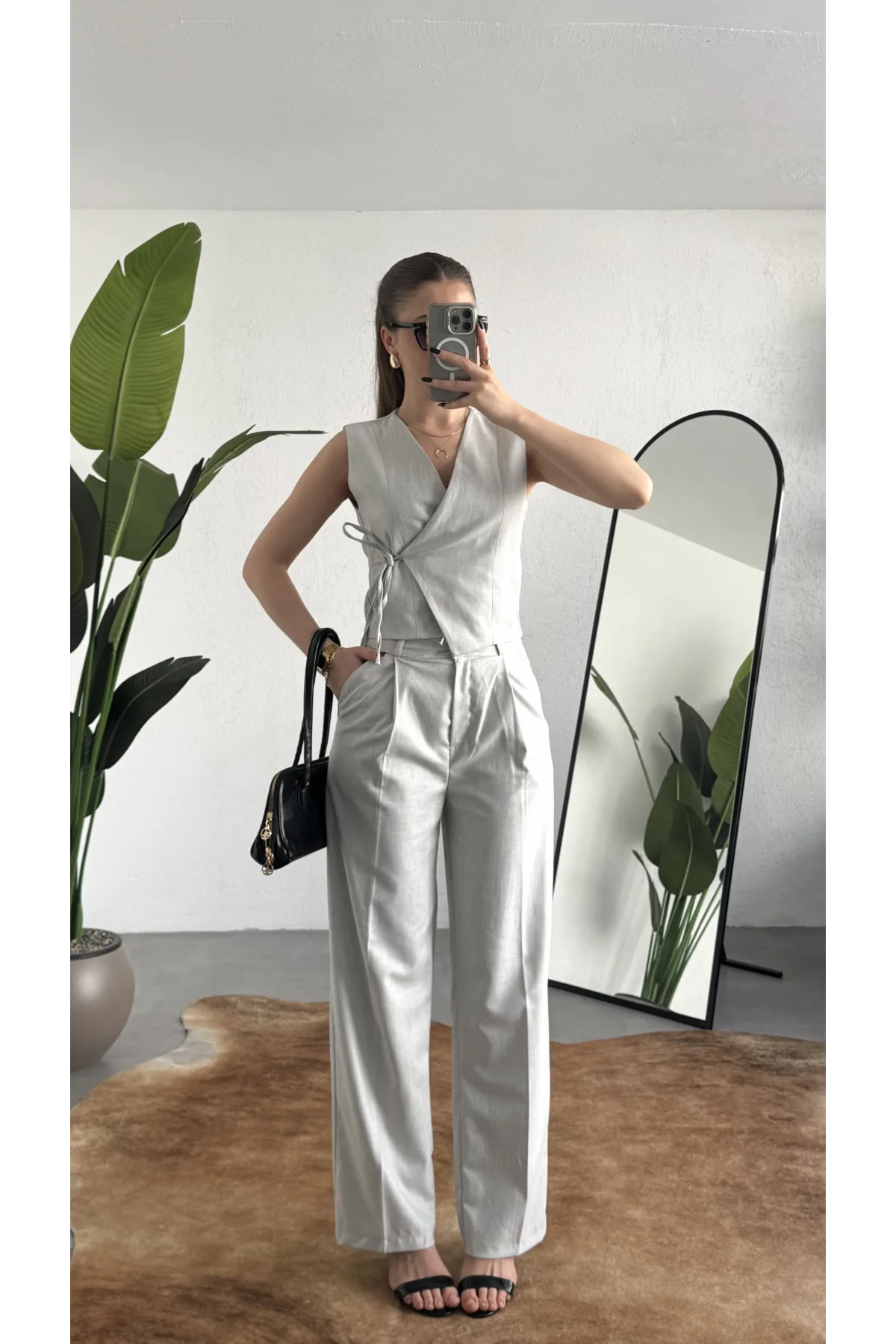 Kadın Gri Asimetrik Kesim Kruvaze Bağlamalı Yelek ,Pileli Plazzo Pantolon Takım