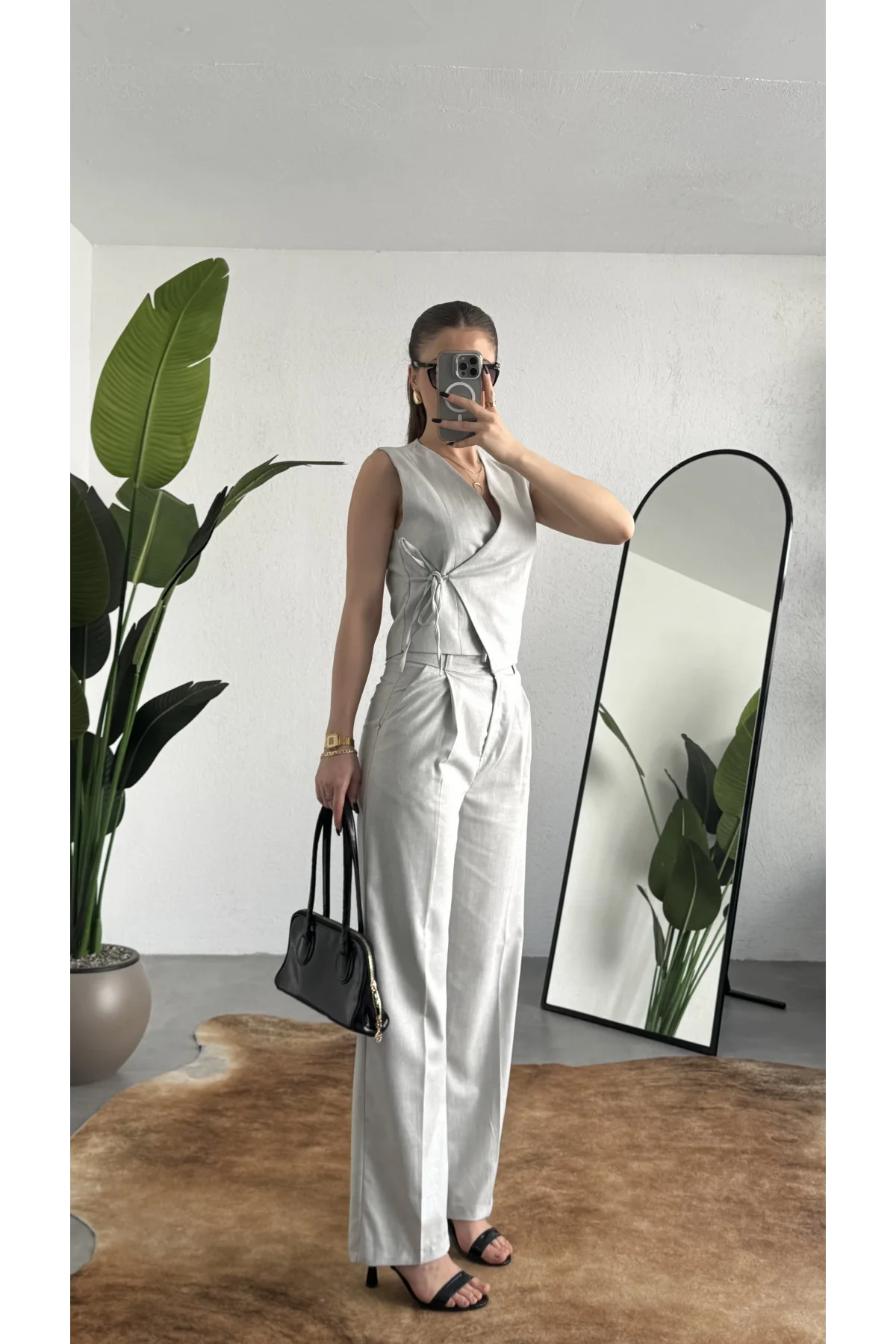 Kadın Gri Asimetrik Kesim Kruvaze Bağlamalı Yelek ,Pileli Plazzo Pantolon Takım