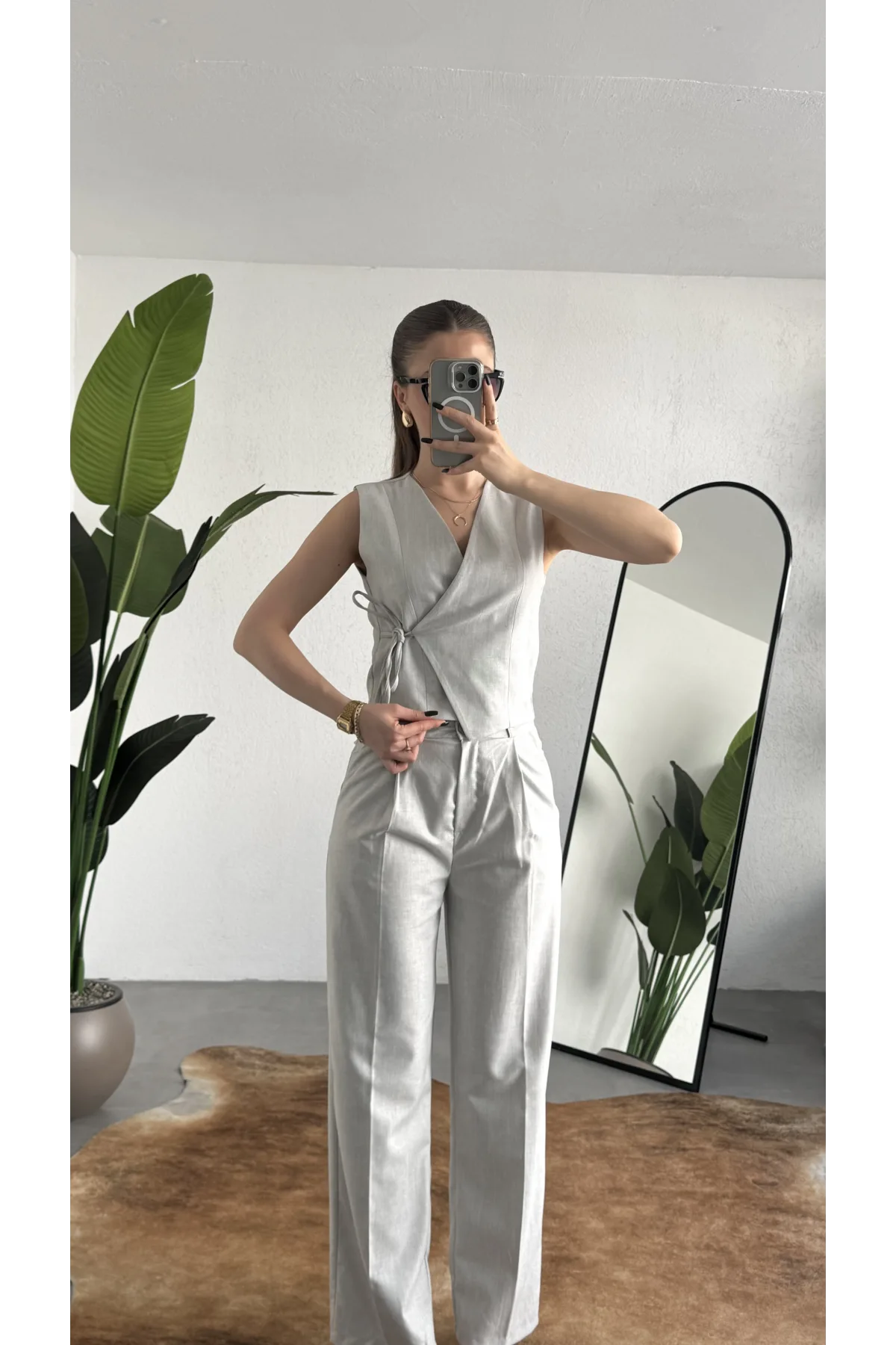 Kadın Gri Asimetrik Kesim Kruvaze Bağlamalı Yelek ,Pileli Plazzo Pantolon Takım