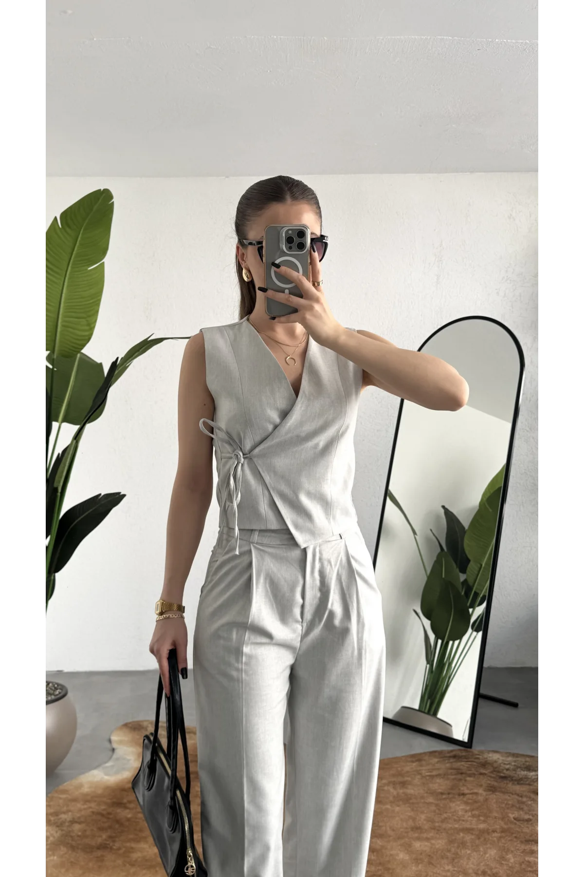 Kadın Gri Asimetrik Kesim Kruvaze Bağlamalı Yelek ,Pileli Plazzo Pantolon Takım