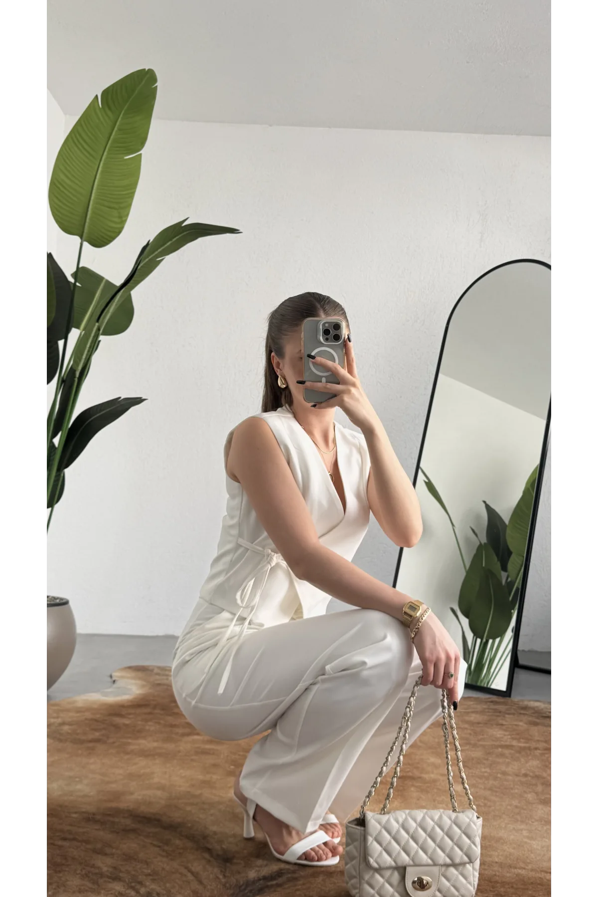 Kadın Beyaz Asimetrik Kesim Kruvaze Bağlamalı Yelek ,Pileli Plazzo Pantolon Takım