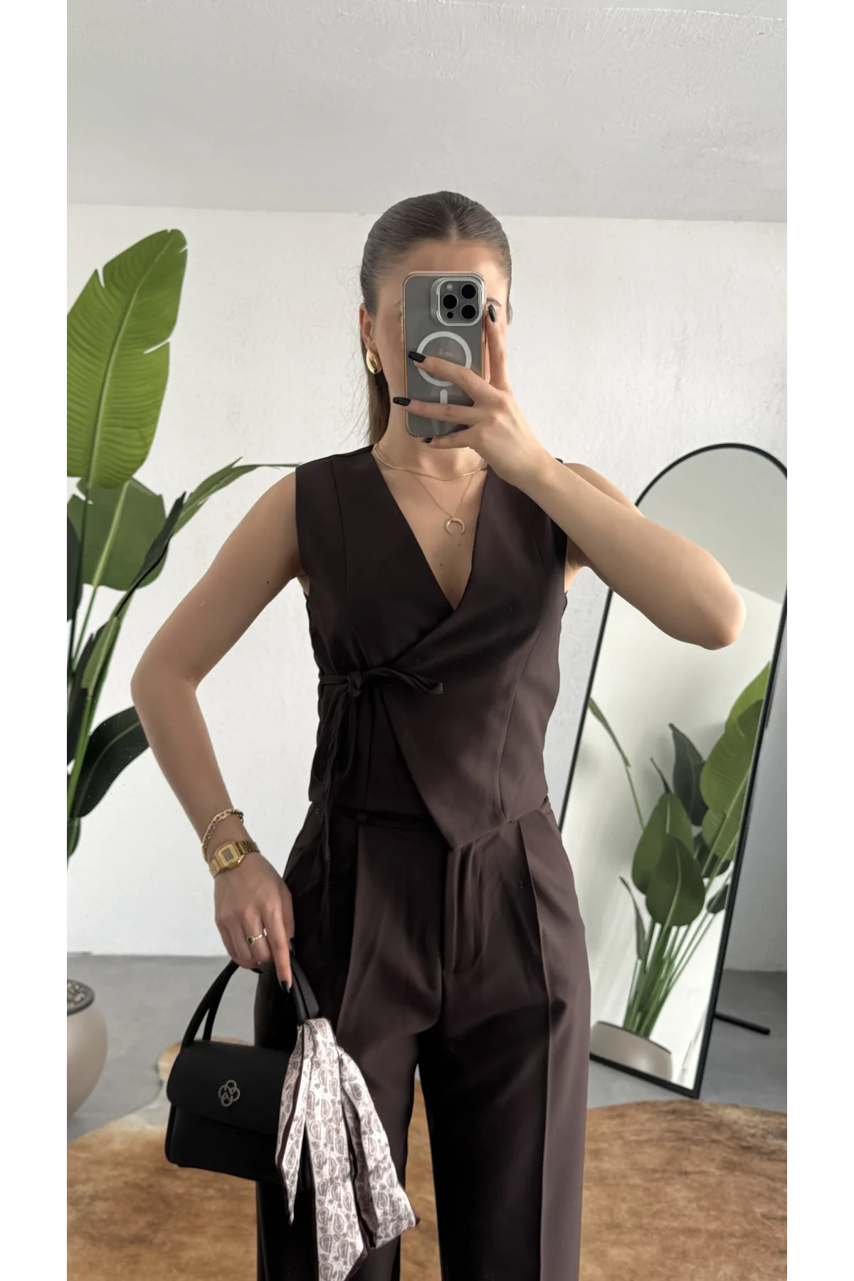 Kadın Kahverengi Asimetrik Kesim Kruvaze Bağlamalı Yelek ,Pileli Plazzo Pantolon Takım