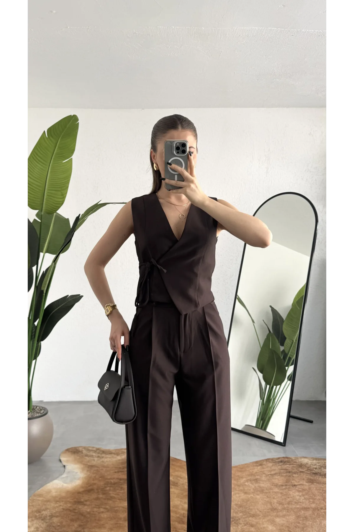 Kadın Kahverengi Asimetrik Kesim Kruvaze Bağlamalı Yelek ,Pileli Plazzo Pantolon Takım