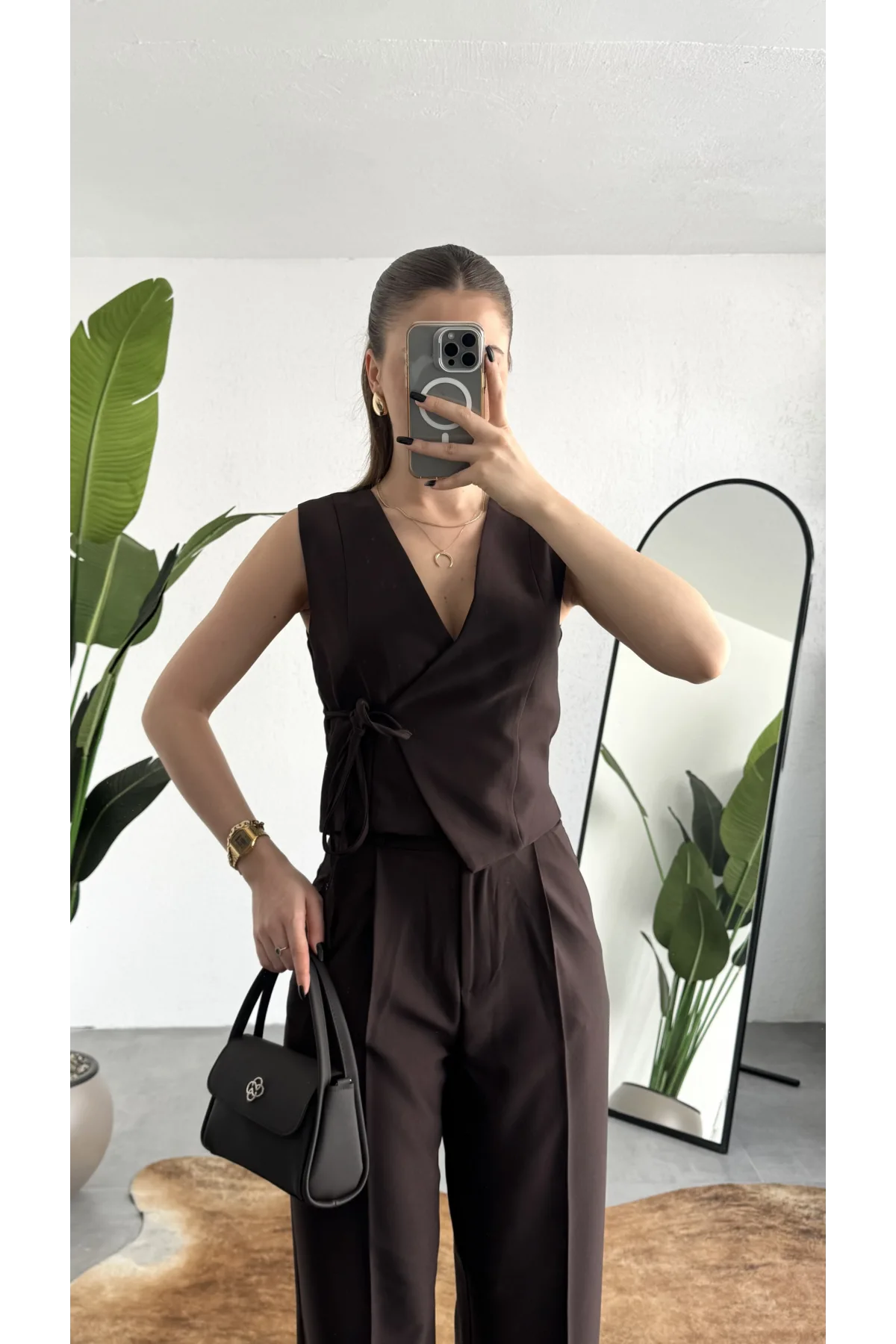 Kadın Kahverengi Asimetrik Kesim Kruvaze Bağlamalı Yelek ,Pileli Plazzo Pantolon Takım