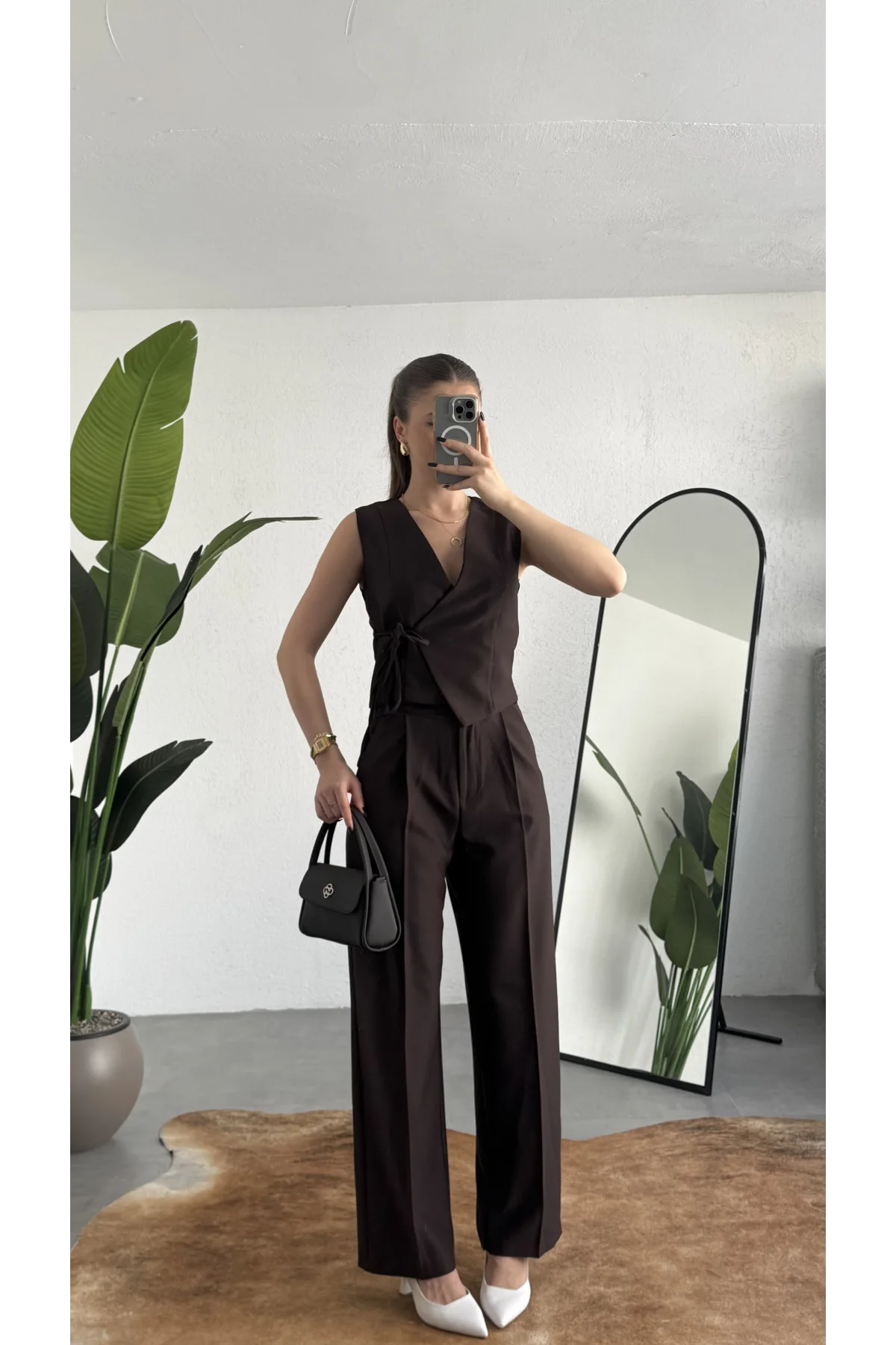 Kadın Kahverengi Asimetrik Kesim Kruvaze Bağlamalı Yelek ,Pileli Plazzo Pantolon Takım