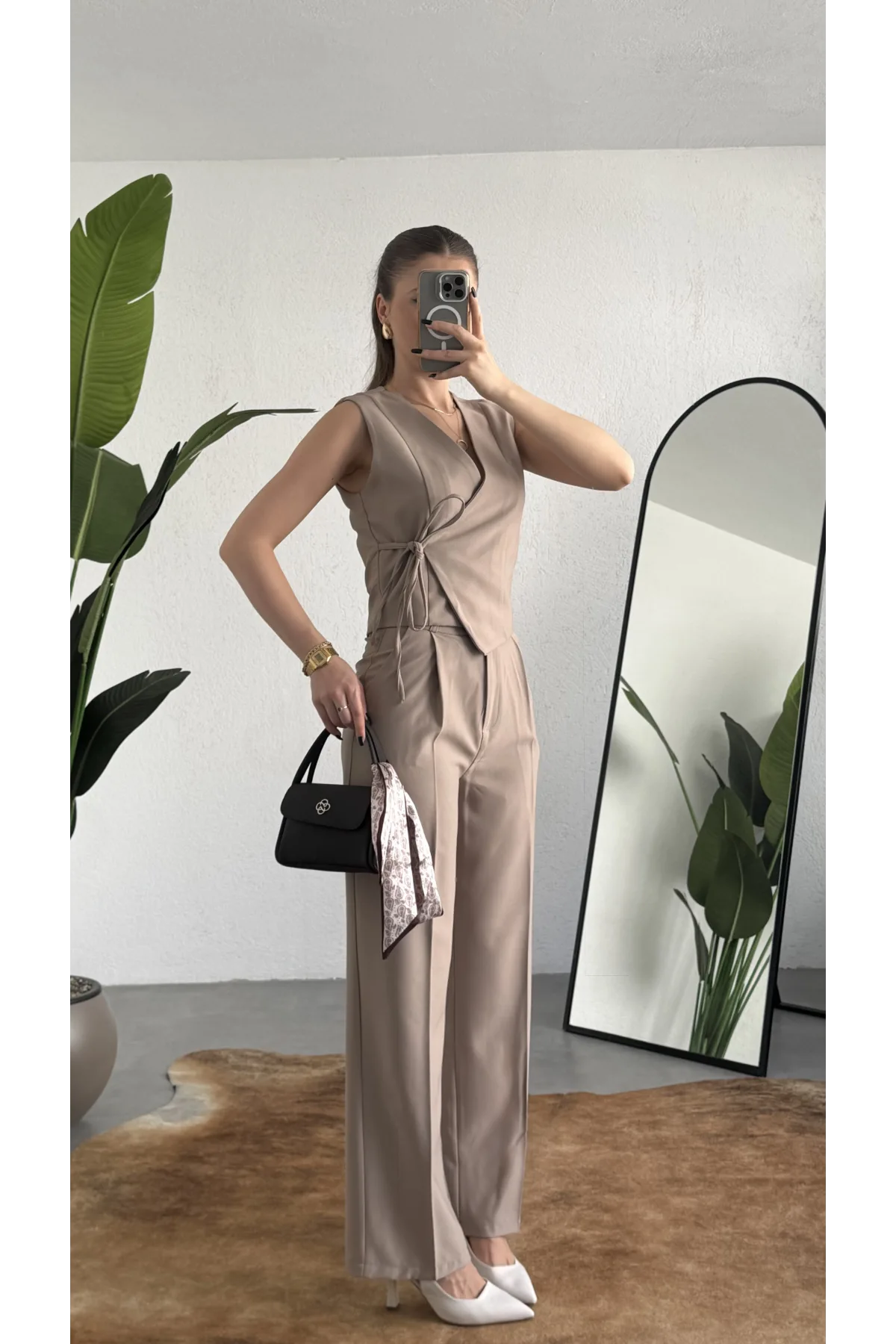 Kadın Krem Asimetrik Kesim Kruvaze Bağlamalı Yelek ,Pileli Plazzo Pantolon Takım