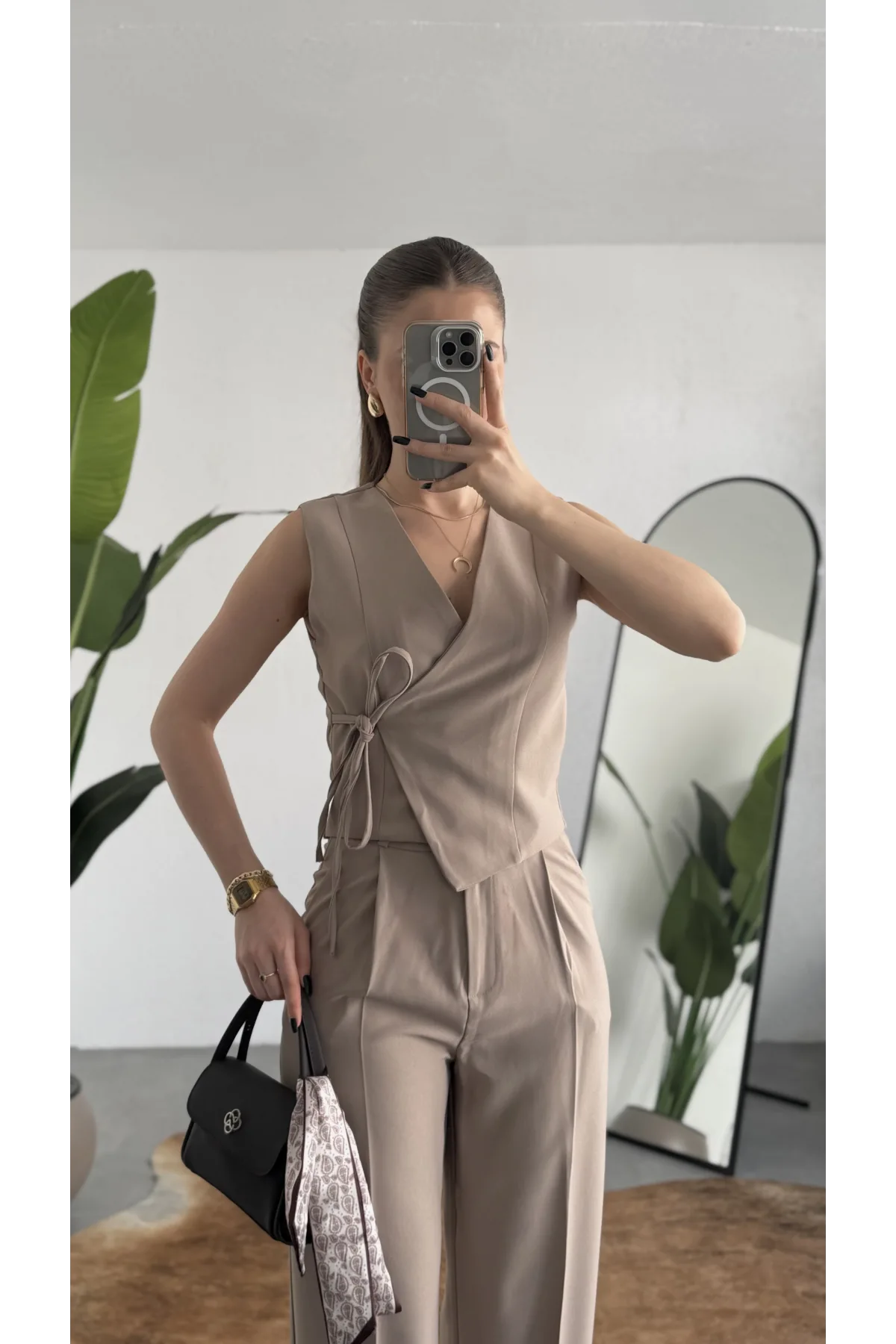 Kadın Krem Asimetrik Kesim Kruvaze Bağlamalı Yelek ,Pileli Plazzo Pantolon Takım