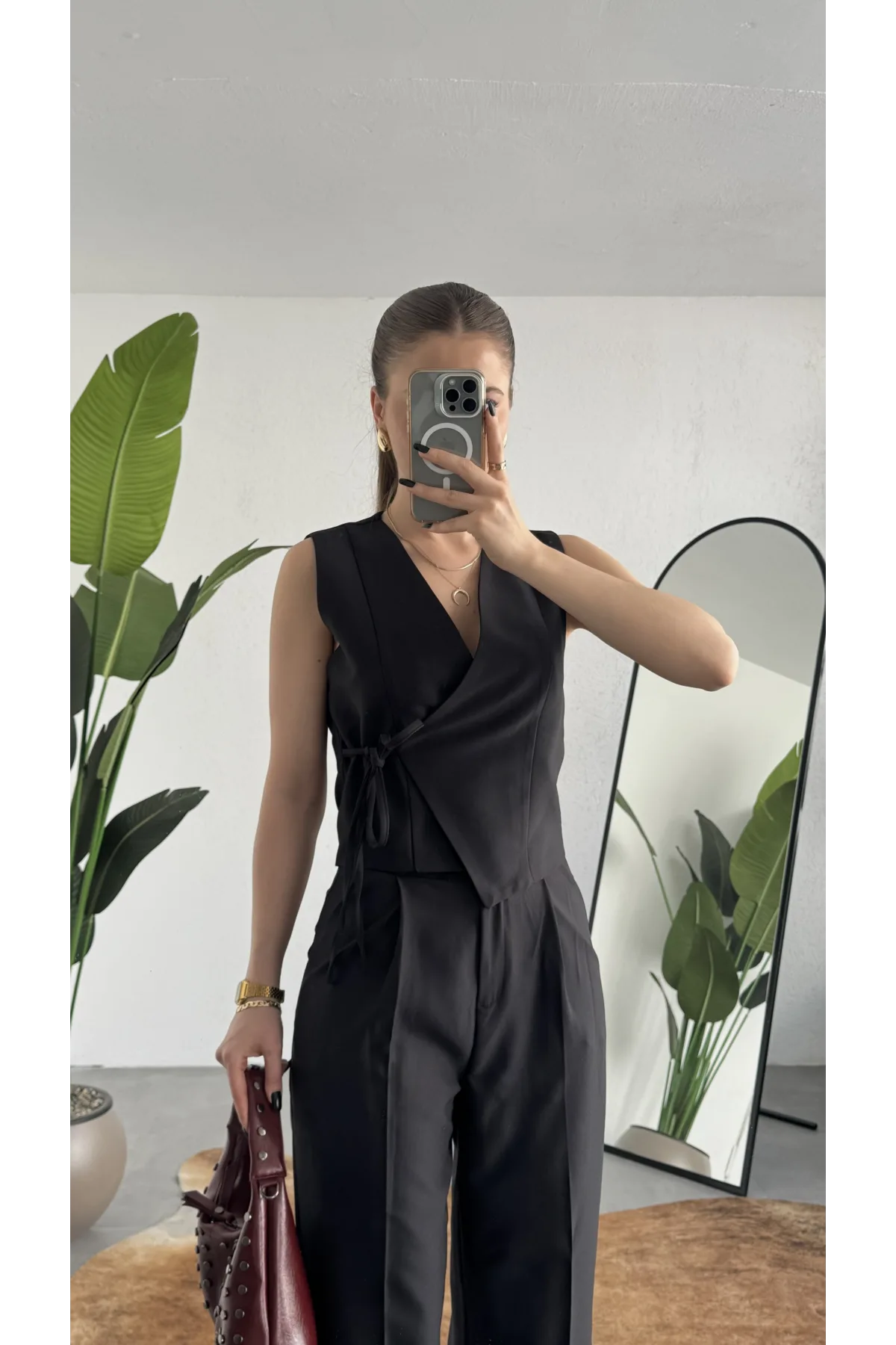 Kadın Siyah Asimetrik Kesim Kruvaze Bağlamalı Yelek ,Pileli Plazzo Pantolon Takım