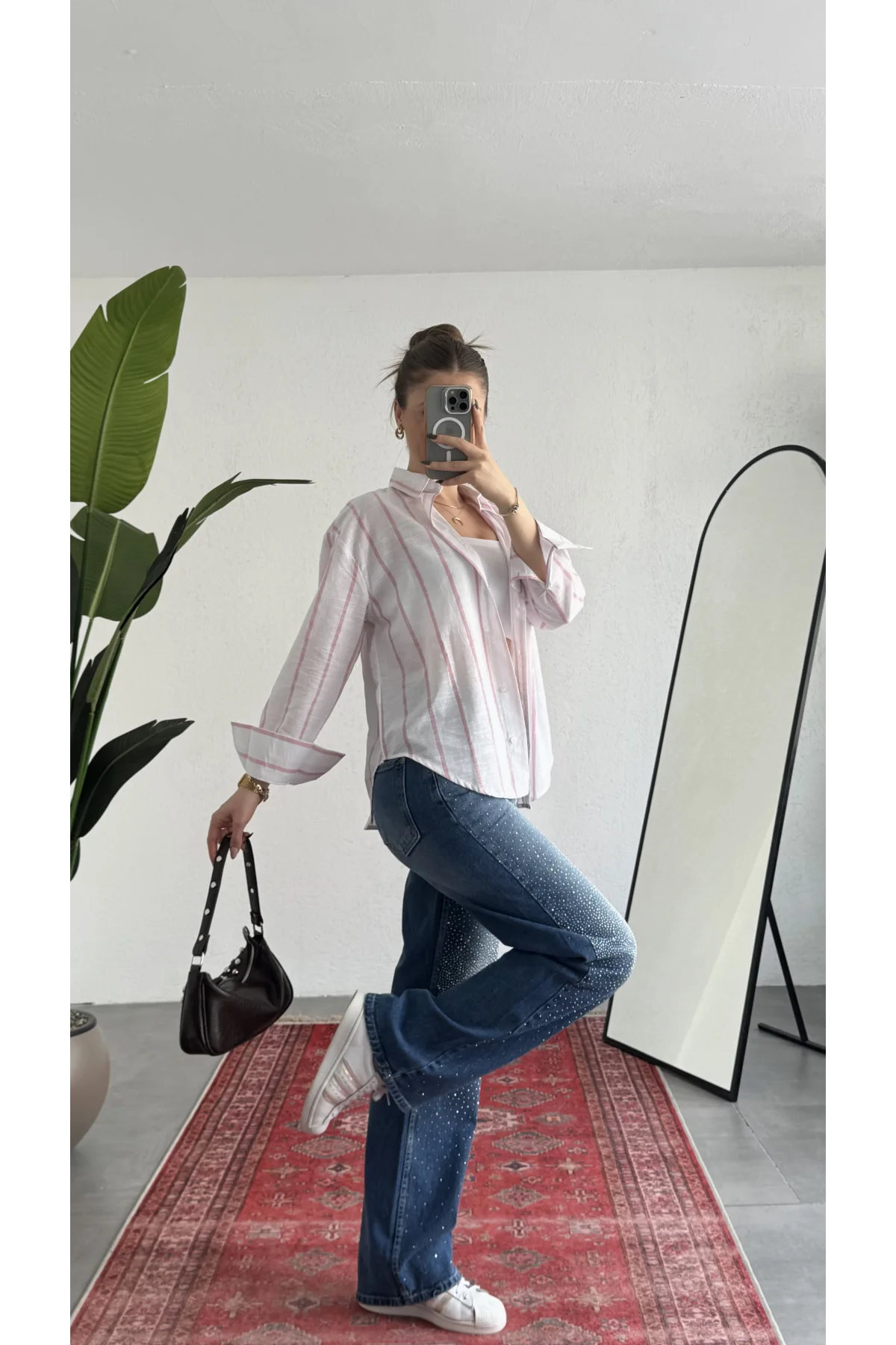 Kadın Kalın Pembe Çizgili Oversize Bel Hızası Salaş Kesim Uzun Kollu Ofis Gömlek