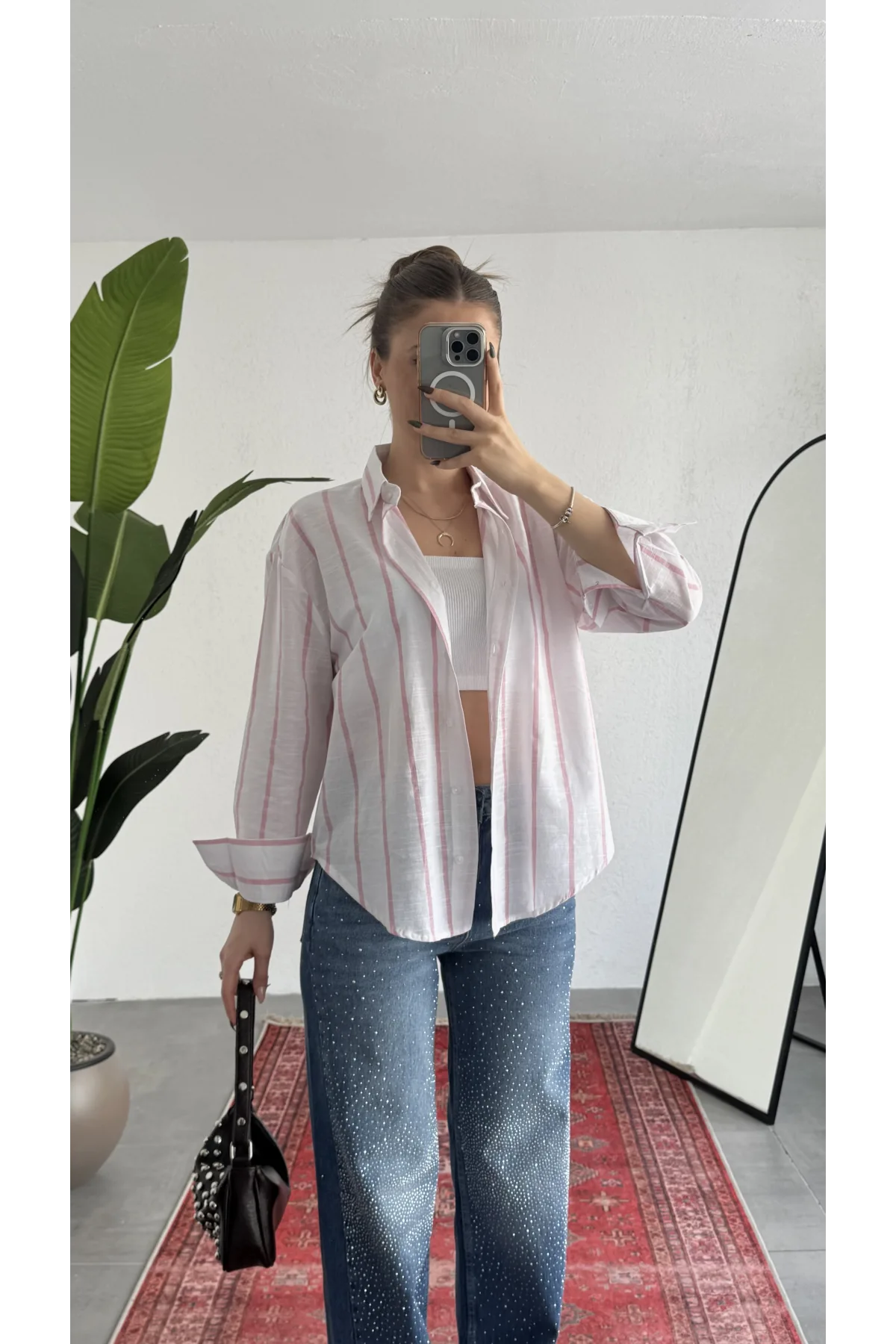 Kadın Kalın Pembe Çizgili Oversize Bel Hızası Salaş Kesim Uzun Kollu Ofis Gömlek