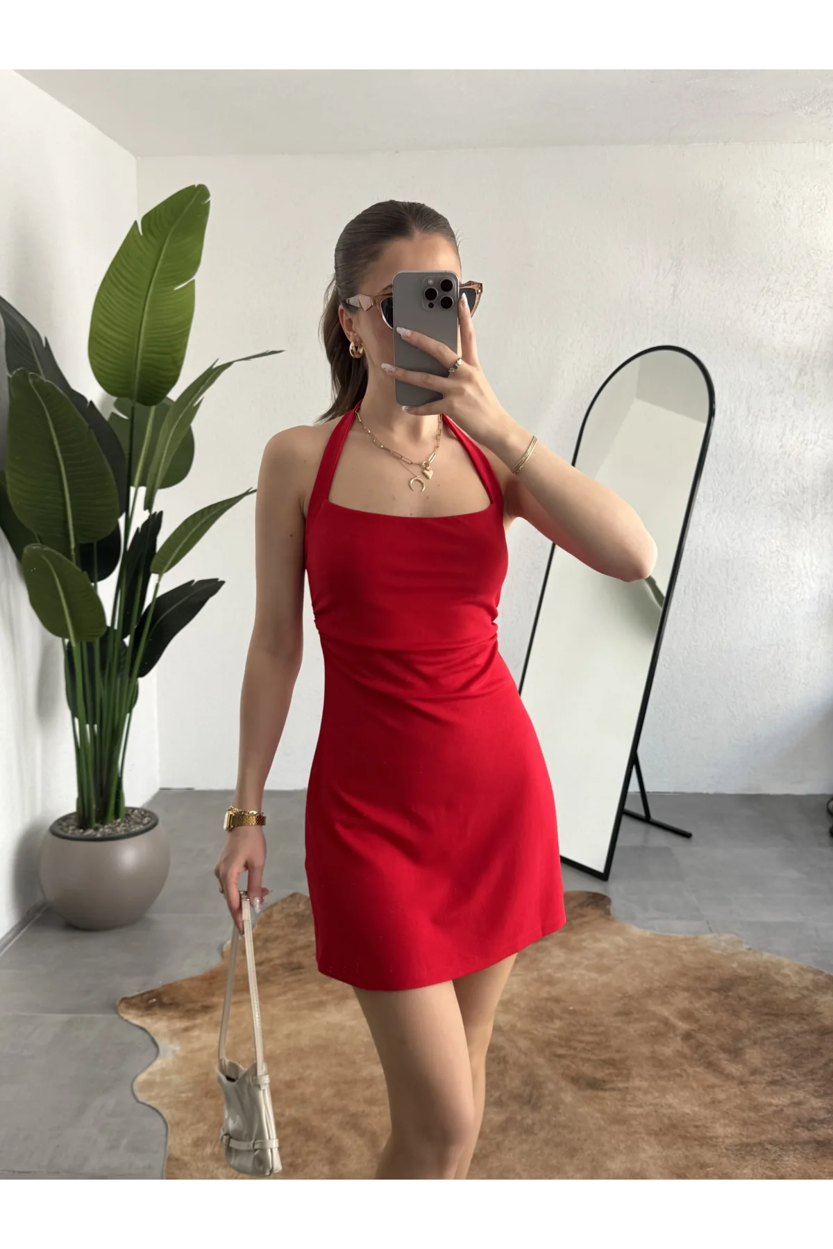Kadın Kırmızı Halter Yaka Boyundan Geçirmeli Sırt Dekolteli Mini Elbise