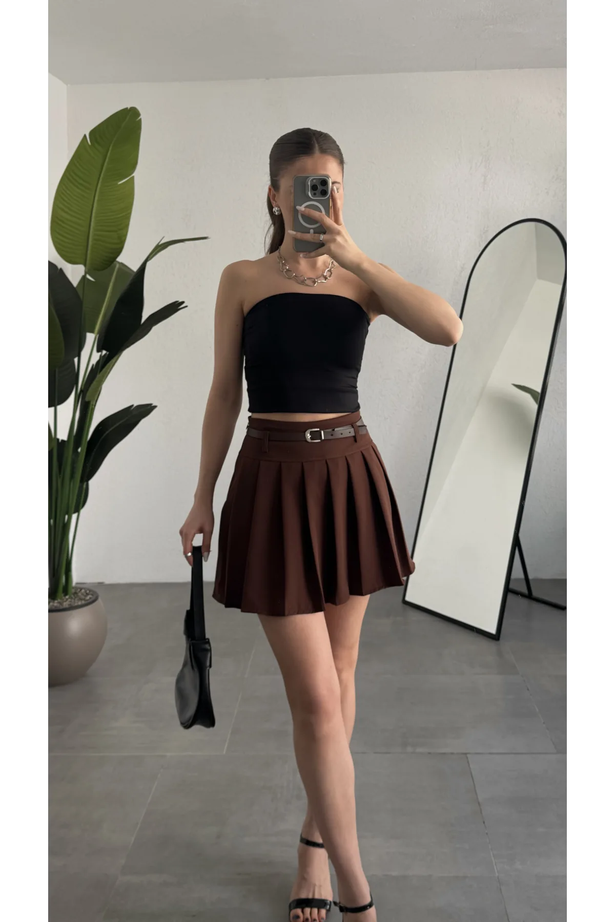 Kahverengi Astarlı Şortlu Kemerli Pileli Mini Etek