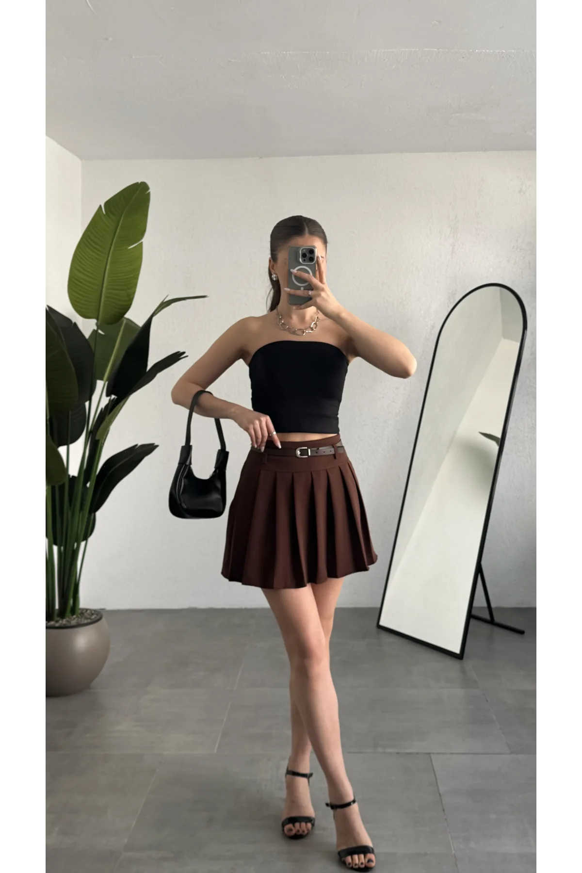 Kahverengi Astarlı Şortlu Kemerli Pileli Mini Etek