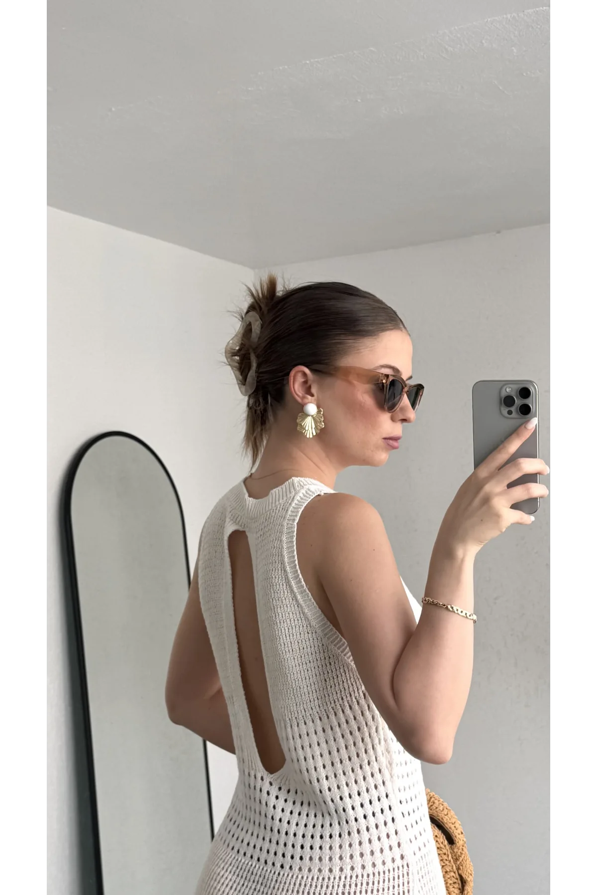 Kadın Beyaz Rengi Sırt Dekolteli Yırtmaçlı Örgü Plaj Elbisesi Pareo Yazlık Beachwear