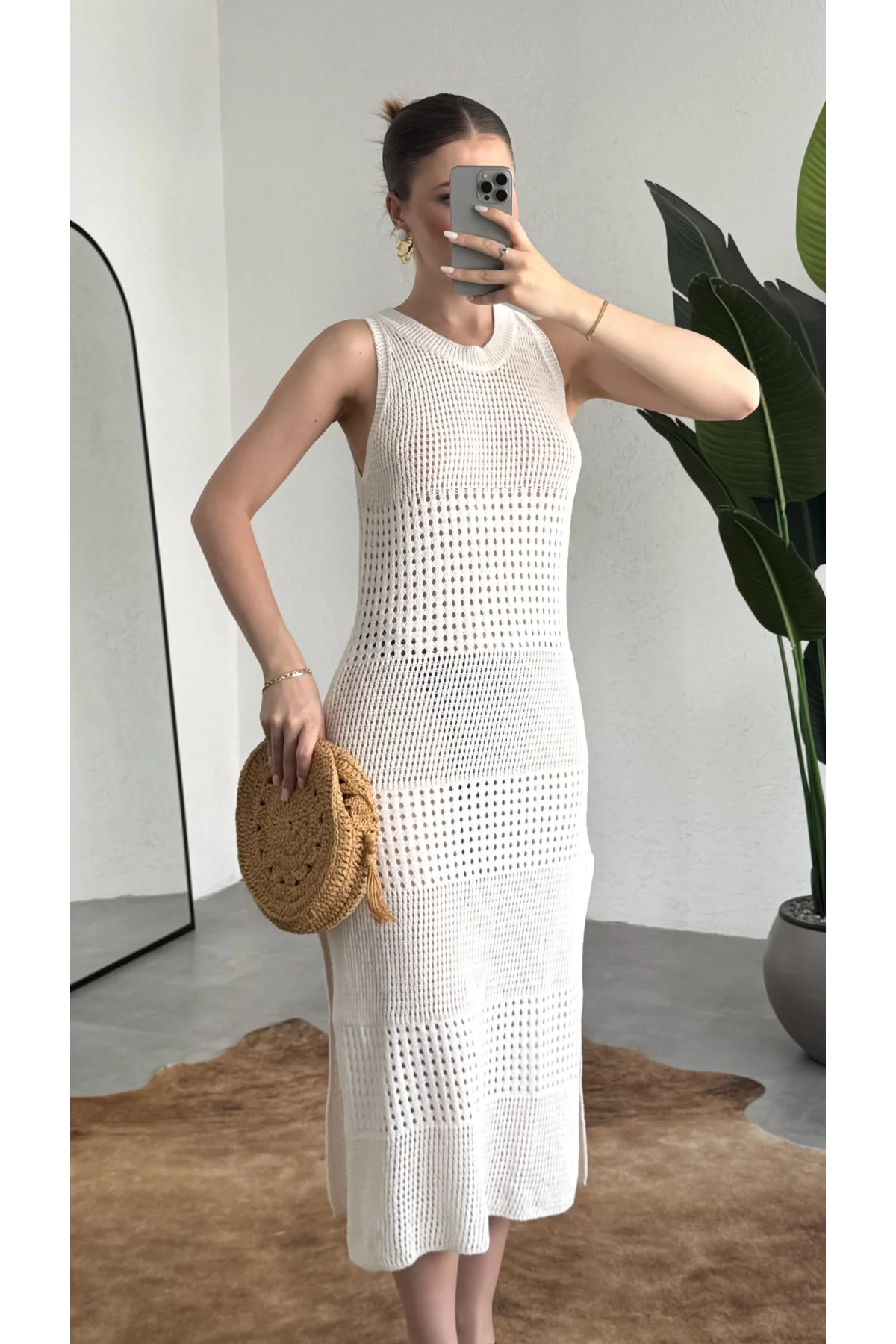 Kadın Beyaz Rengi Sırt Dekolteli Yırtmaçlı Örgü Plaj Elbisesi Pareo Yazlık Beachwear