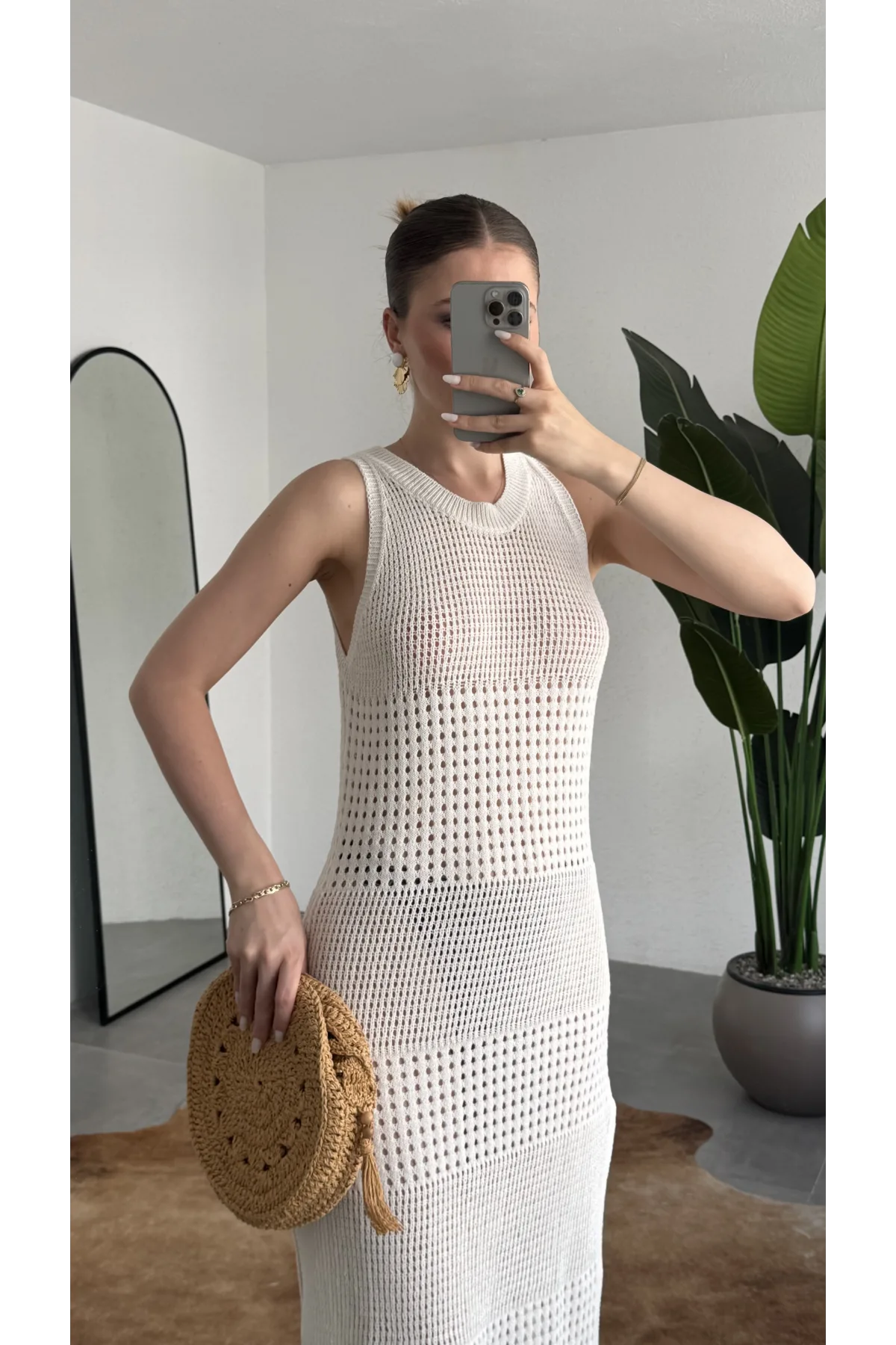 Kadın Beyaz Rengi Sırt Dekolteli Yırtmaçlı Örgü Plaj Elbisesi Pareo Yazlık Beachwear