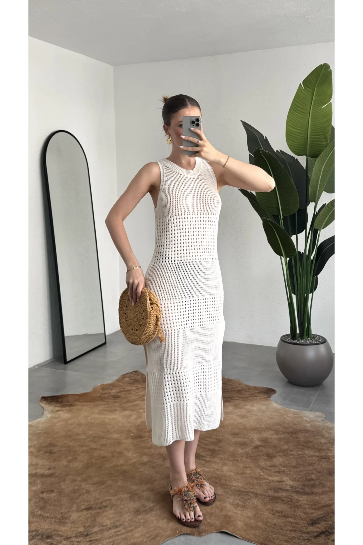 Kadın Beyaz Rengi Sırt Dekolteli Yırtmaçlı Örgü Plaj Elbisesi Pareo Yazlık Beachwear
