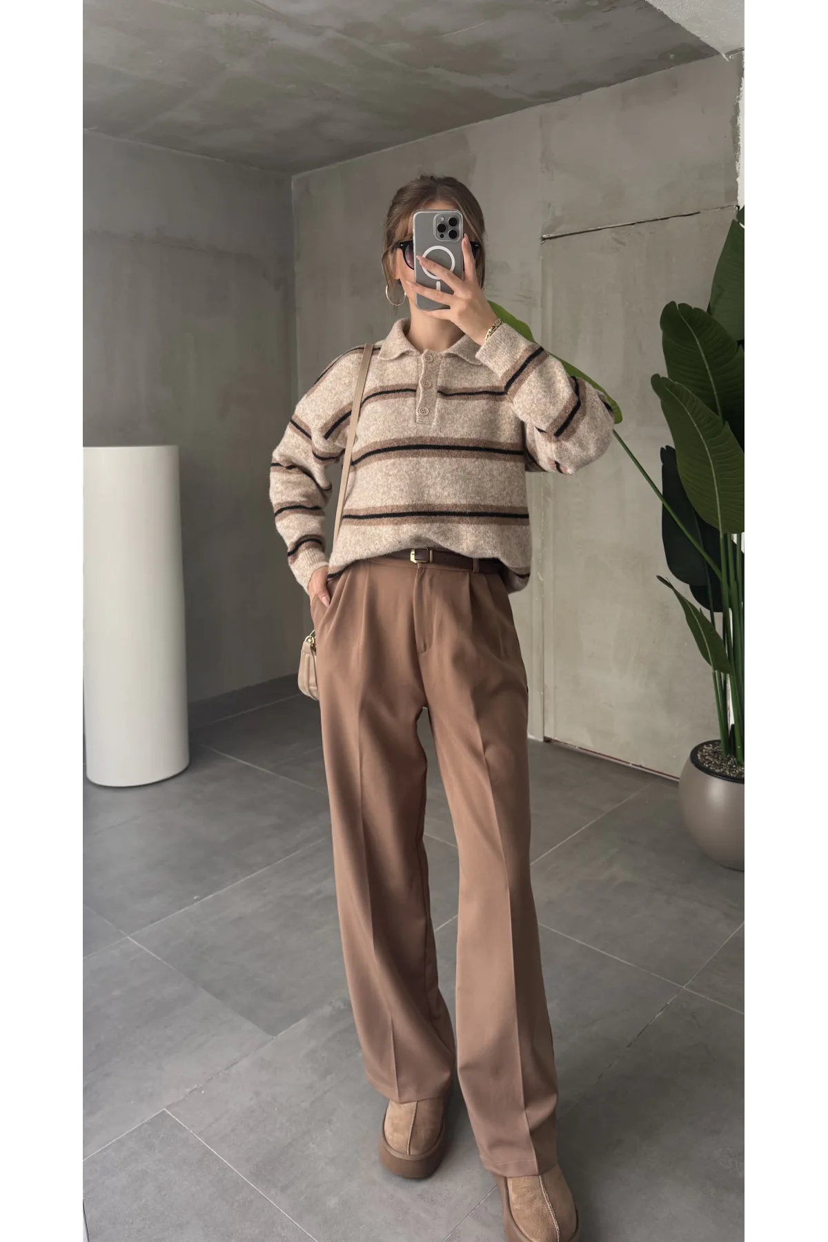 Açık Kahverengi Pileli Tam Kalıp Bel Oturtmalı Geniş Paça Palazzo Pantolon