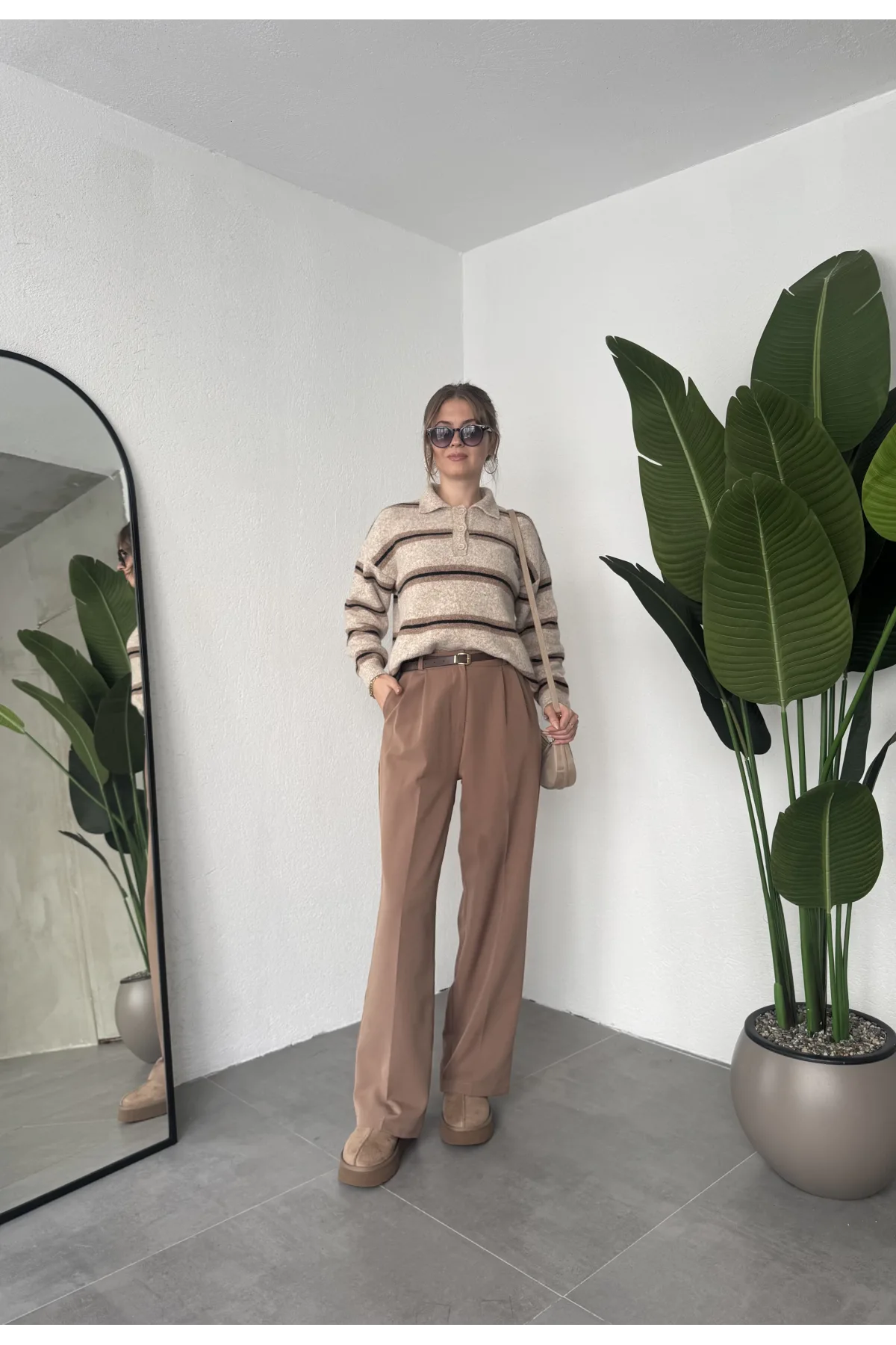 Açık Kahverengi Pileli Tam Kalıp Bel Oturtmalı Geniş Paça Palazzo Pantolon