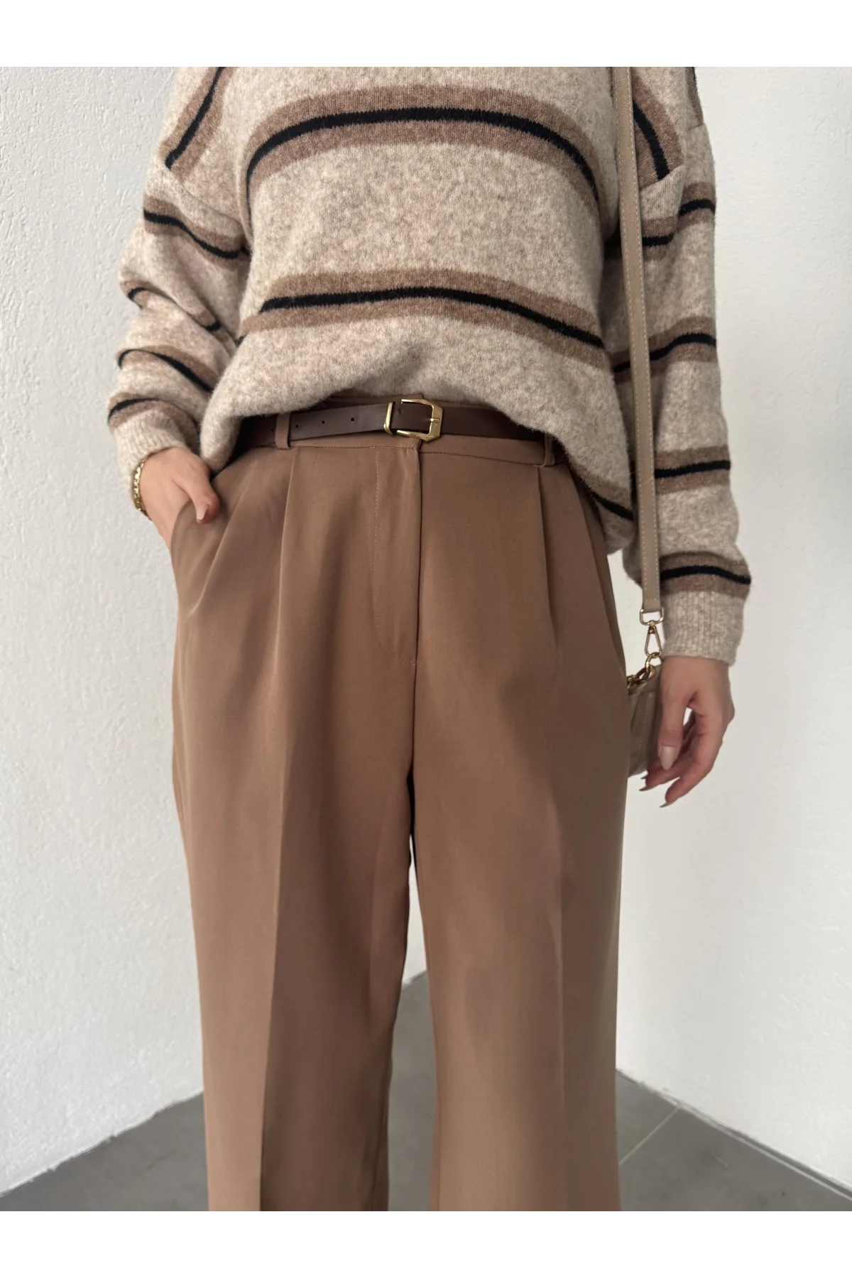 Açık Kahverengi Pileli Tam Kalıp Bel Oturtmalı Geniş Paça Palazzo Pantolon