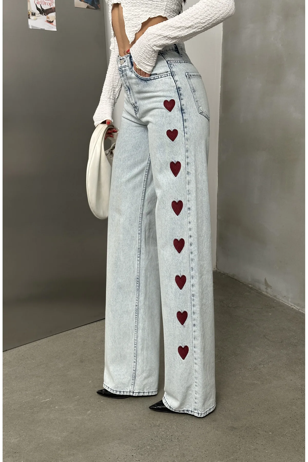 Açık Mavi Kalp İşlemeli Yıkamalı Baggy Geniş Paça Yüksek Bel Oturtmalı Jean Kot Pantolon