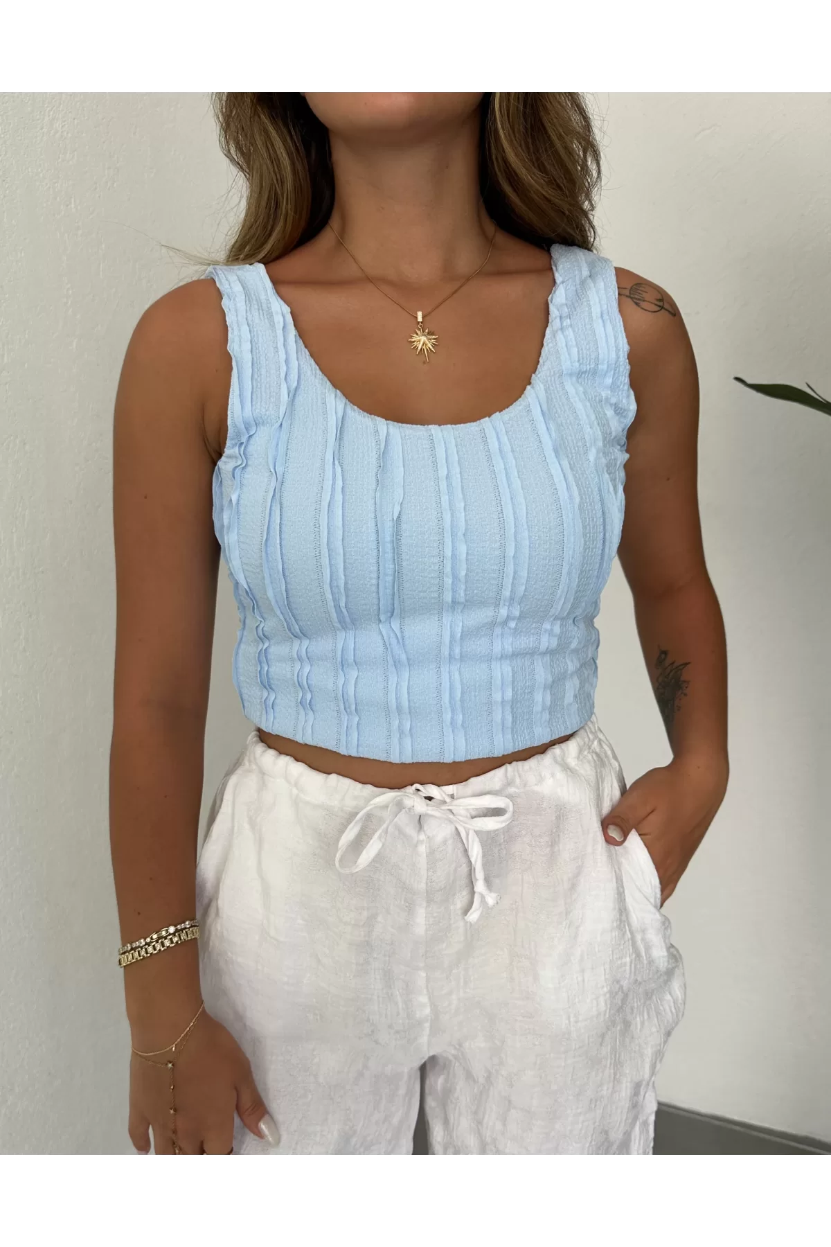 Bebe Mavisi Jakarlı Sırt Dekolteli Crop Bluz