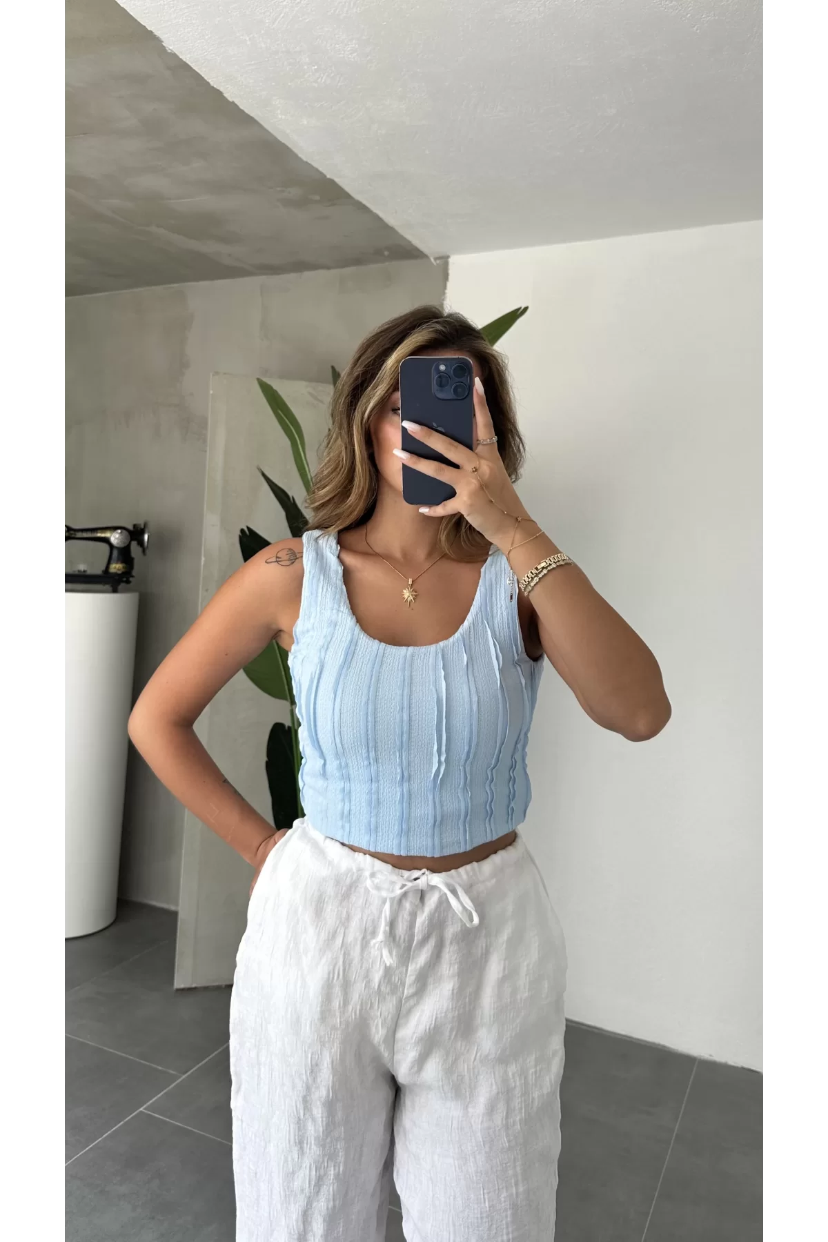 Bebe Mavisi Jakarlı Sırt Dekolteli Crop Bluz