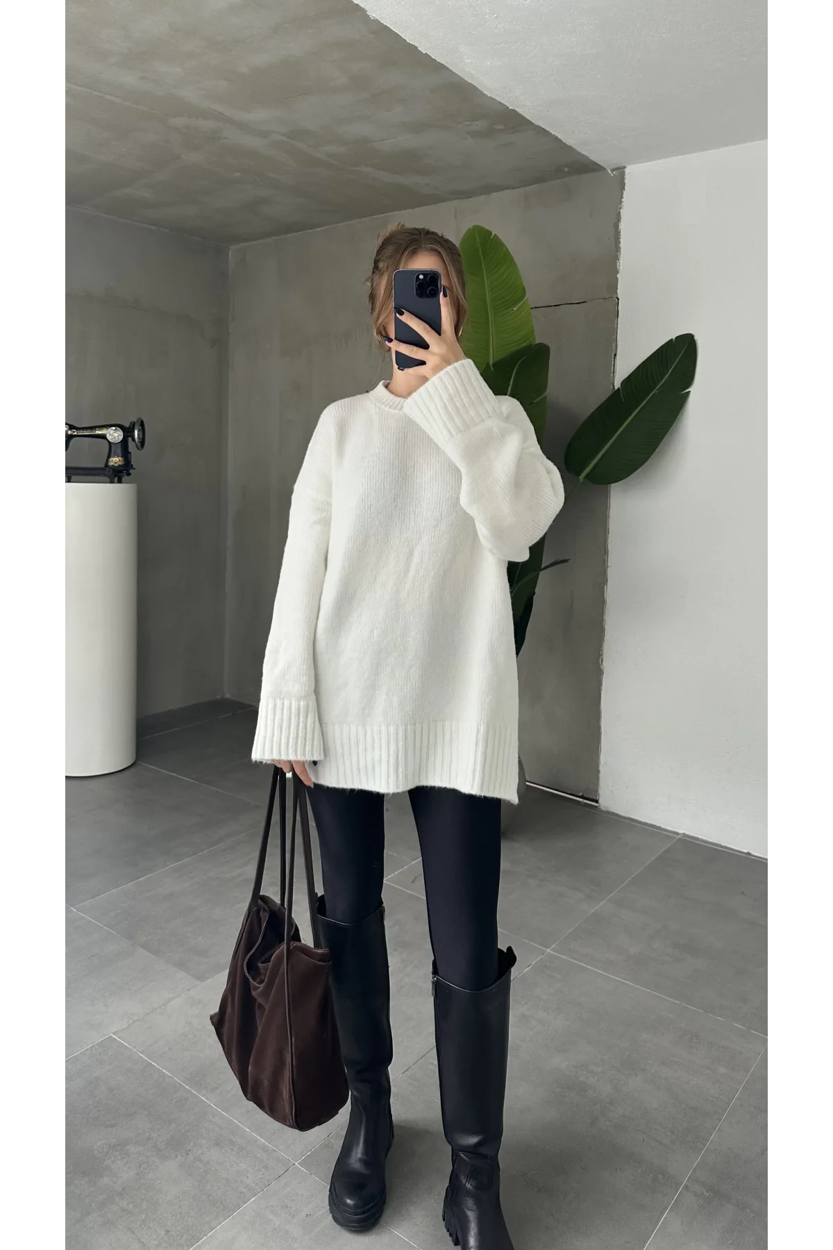 Beyaz Bisiklet Yaka Tam Salaş Oversize Uzun Triko Kazak