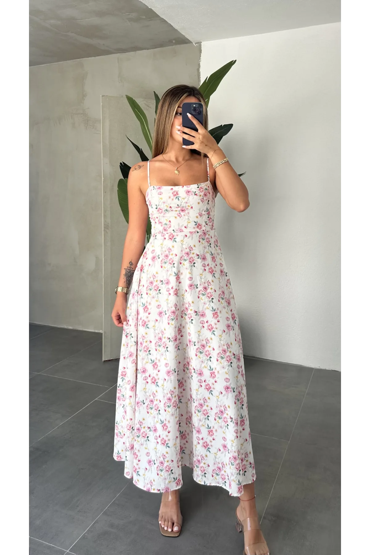 Beyaz Çiçek Desenli İp Askılı Gloplu Astarlı Maxi Boy Elbise