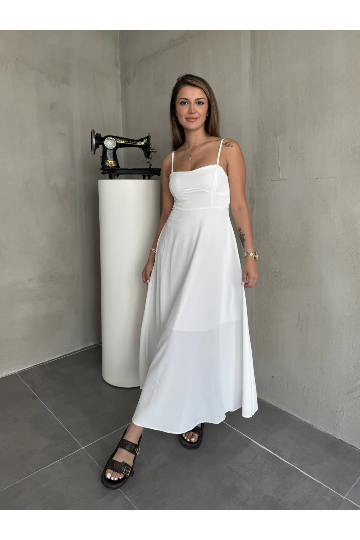 Beyaz İp Askılı Gipeli Jessica Astarlı Maxi Elbise