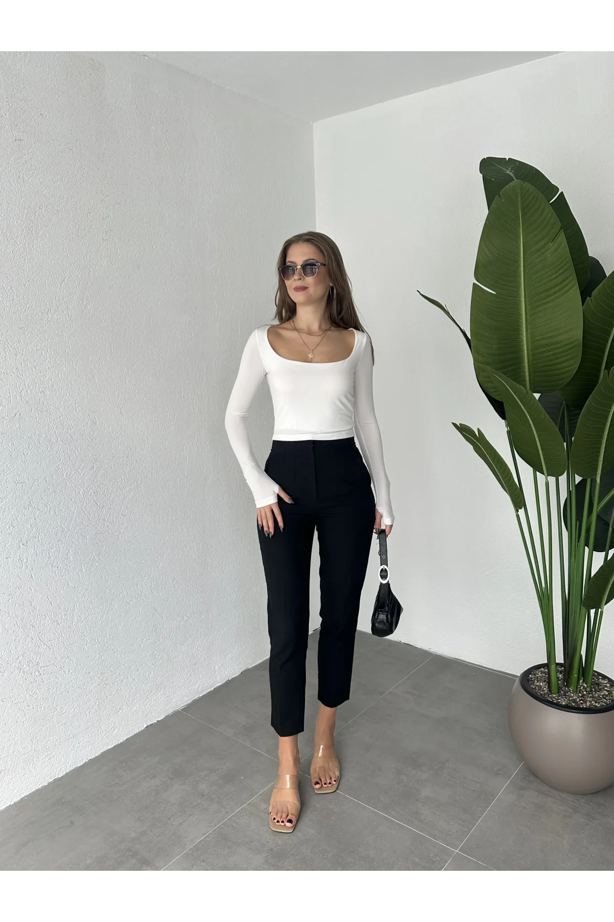 Beyaz Kare Yaka Parmak Geçirmeli Uzun Kol Candy Body Bluz