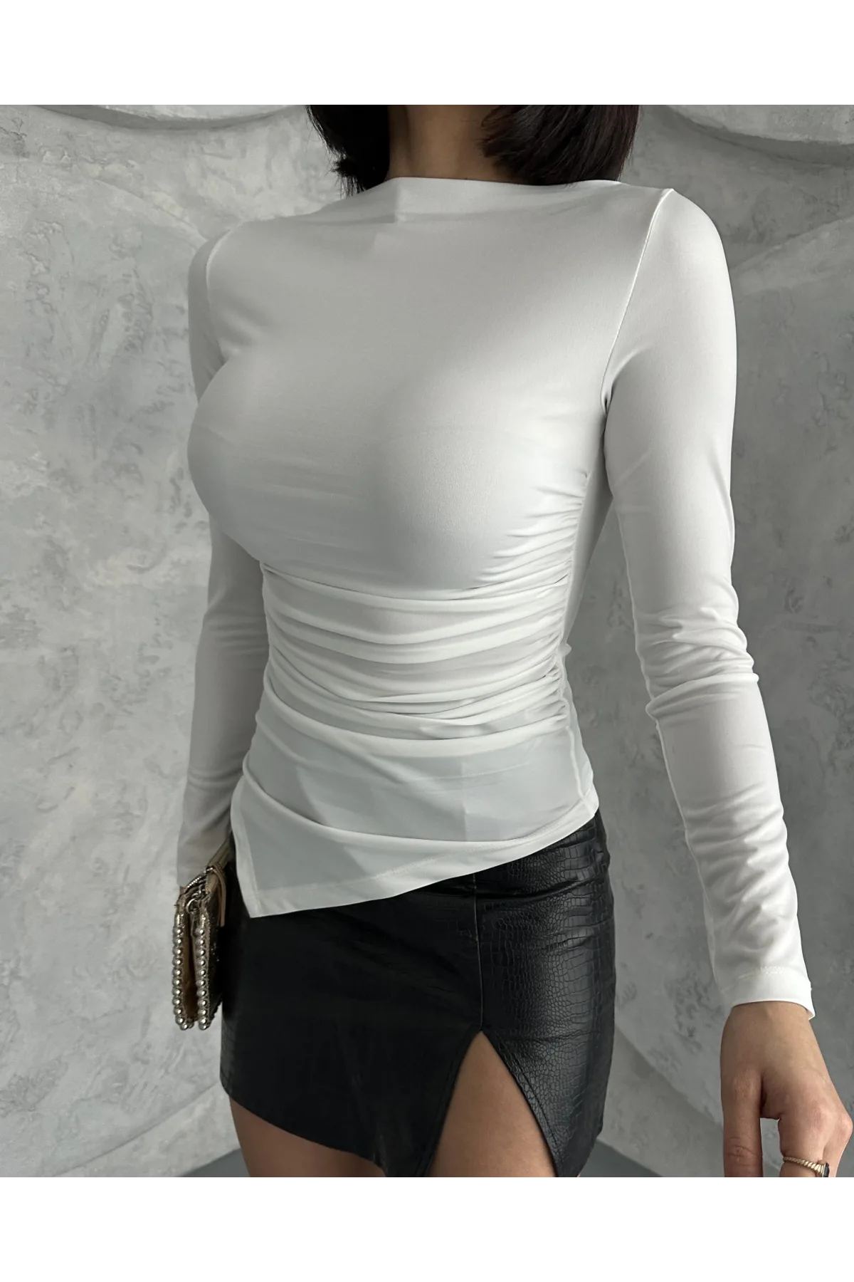 Beyaz Zr Model Asimetrik Kesim Drapeli Büzgülü Candy Body Bluz