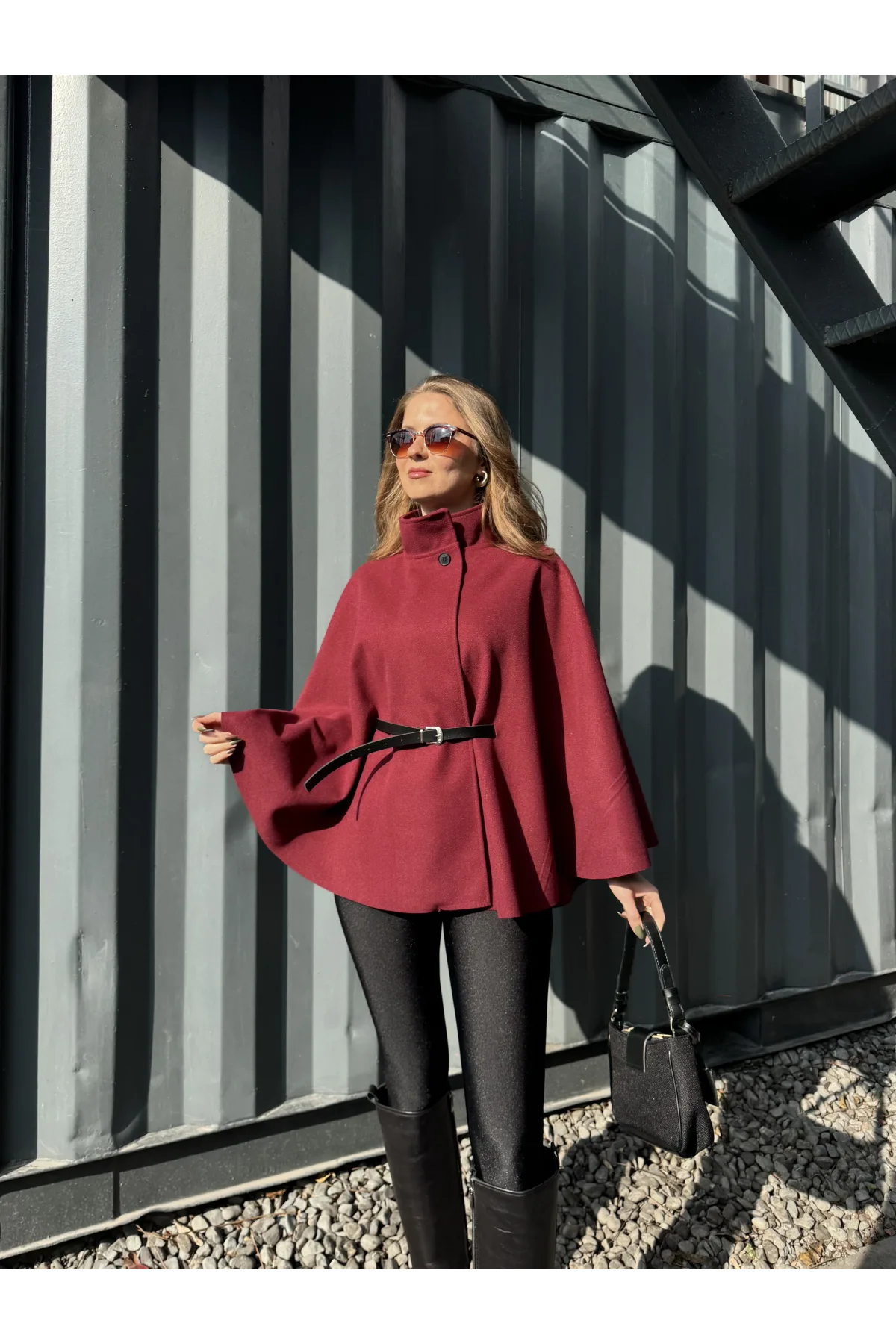 Bordo Kemerli Dik Yaka Düğmeli Kaşe Pelerin Panço