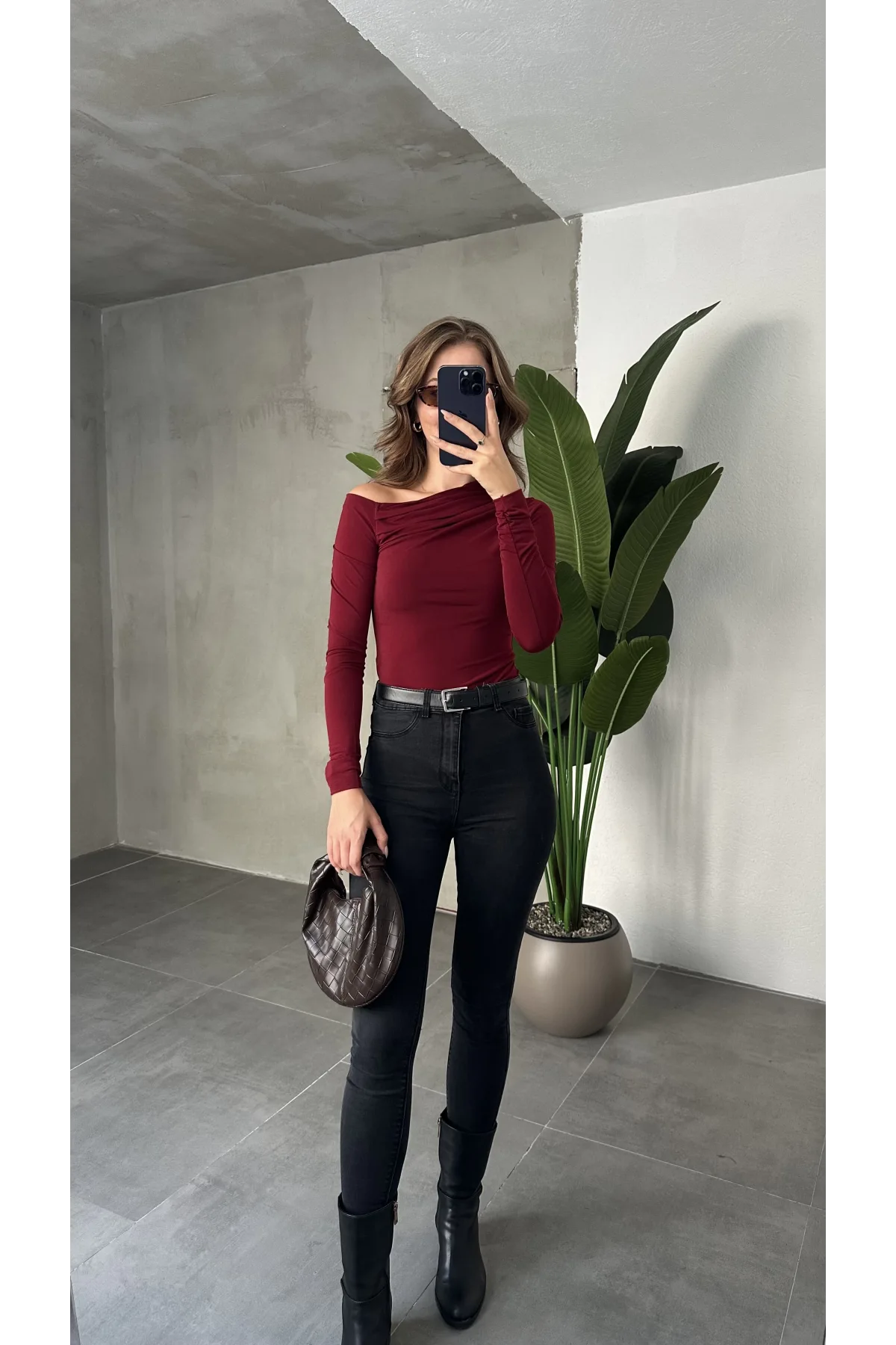 Bordo Tek Omuz Kayık Yaka Büzgülü Parmak Geçirmeli Body Bluz