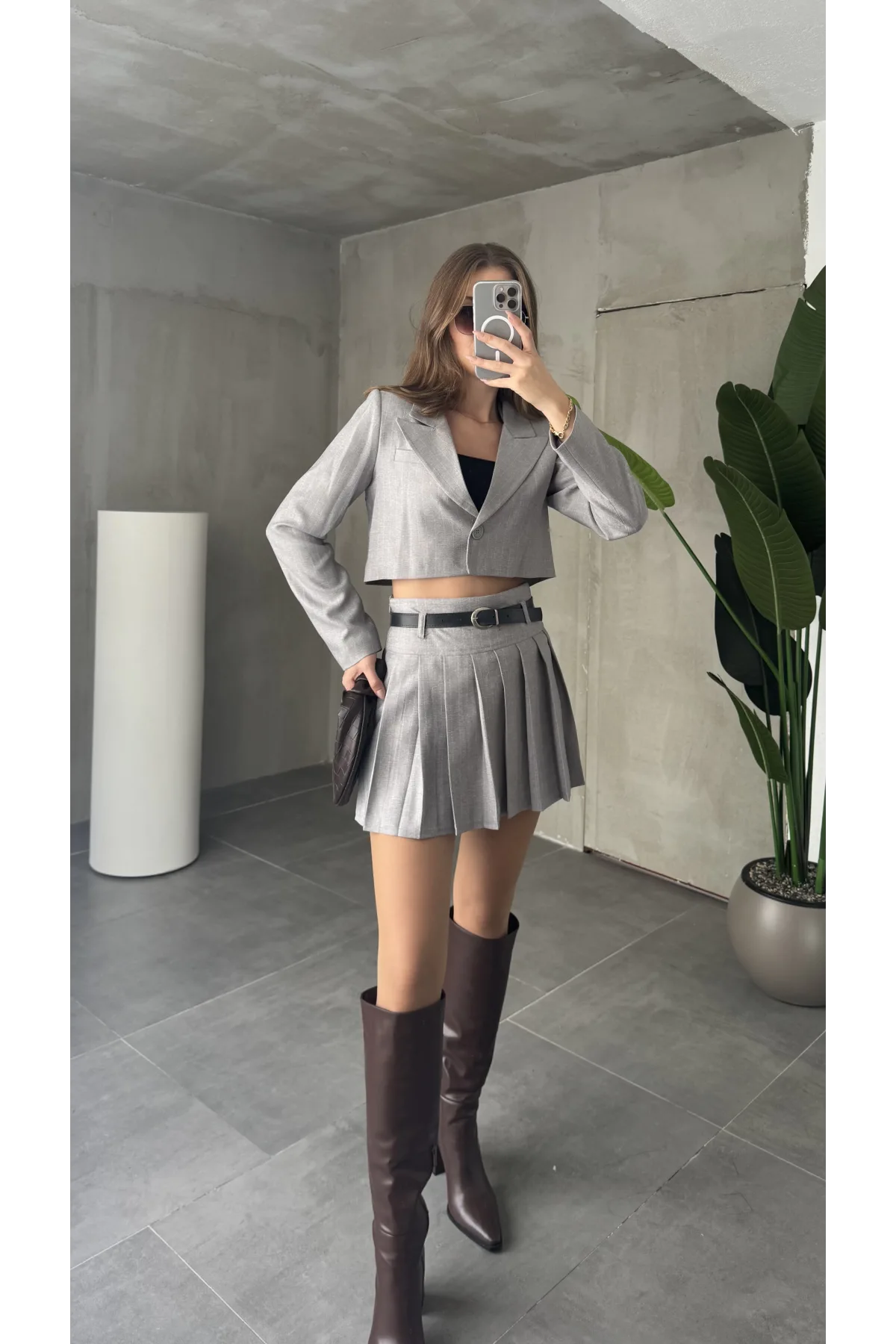 Gri Çizgili Crop Ceket Kemerli Astarlı Pileli Etek Takım