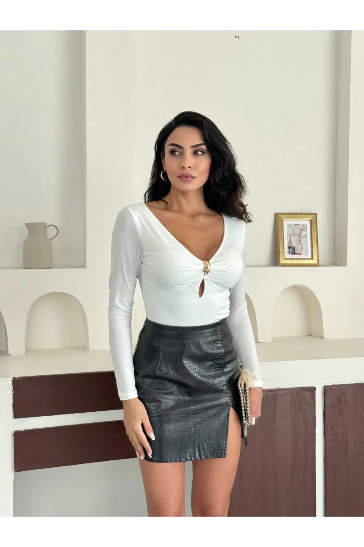 Beyaz Damla Yaka Aksesuarlı Sandy Bluz