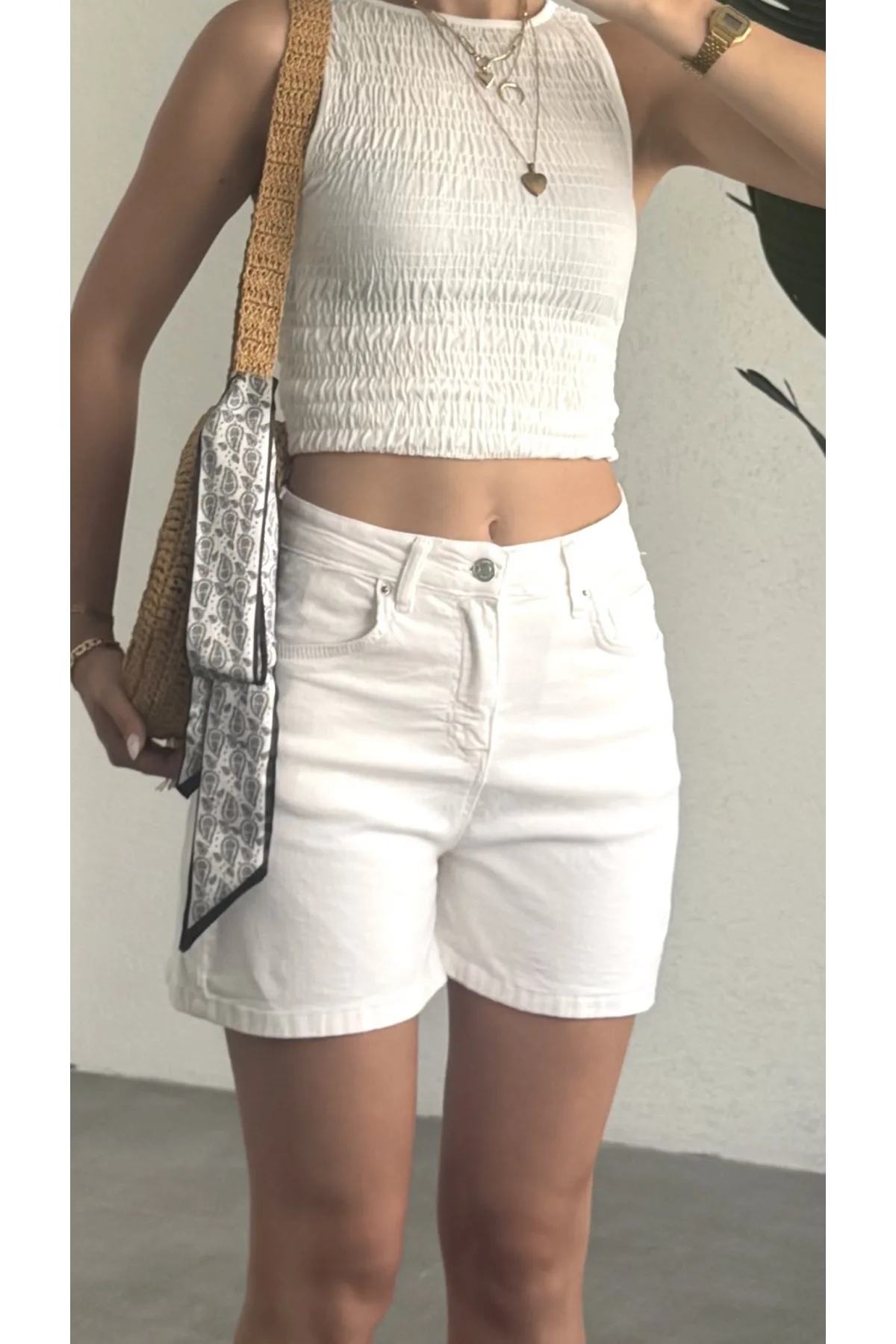 Kadın Beyaz Yüksek Bel Jean Likralı Esnek Şort – Basic Denim Şort Günlük Rahat Kalıp Yazlık Kot Şort