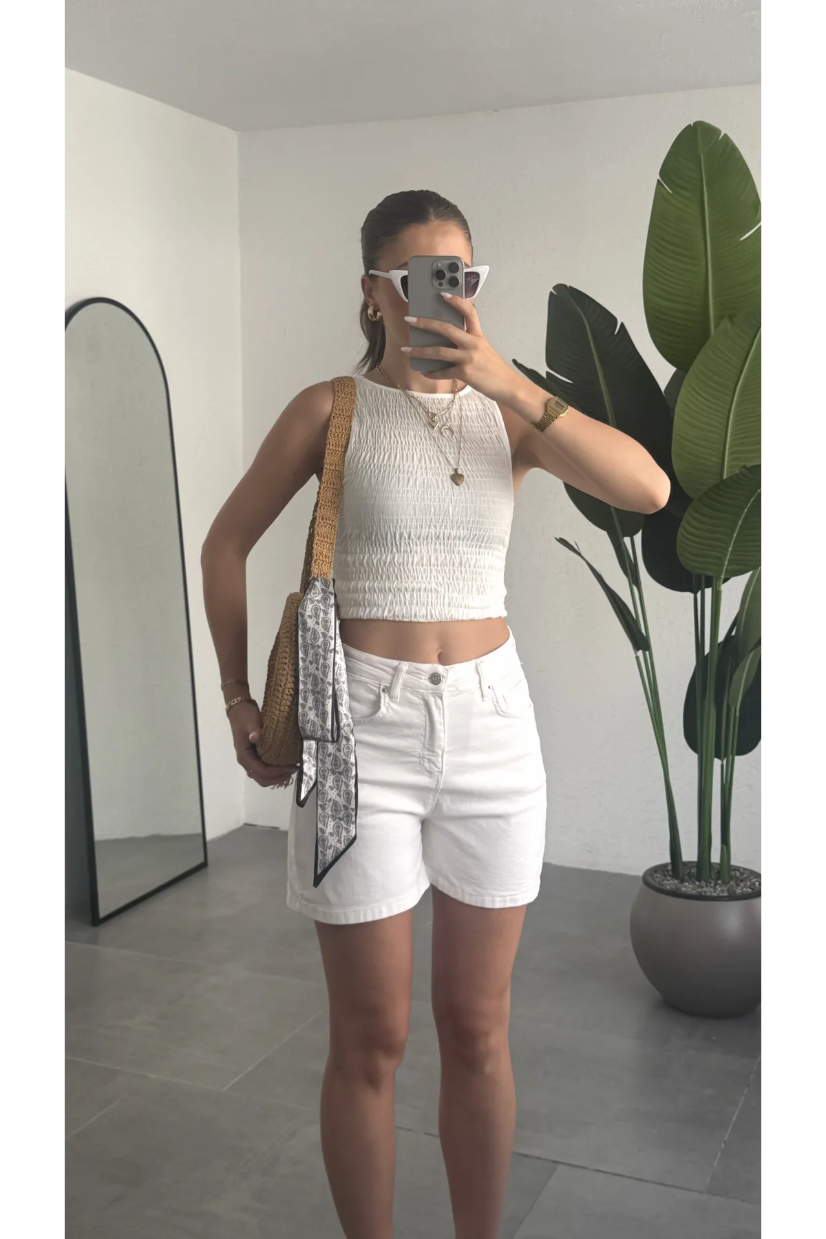 Kadın Beyaz Yüksek Bel Jean Likralı Esnek Şort – Basic Denim Şort Günlük Rahat Kalıp Yazlık Kot Şort