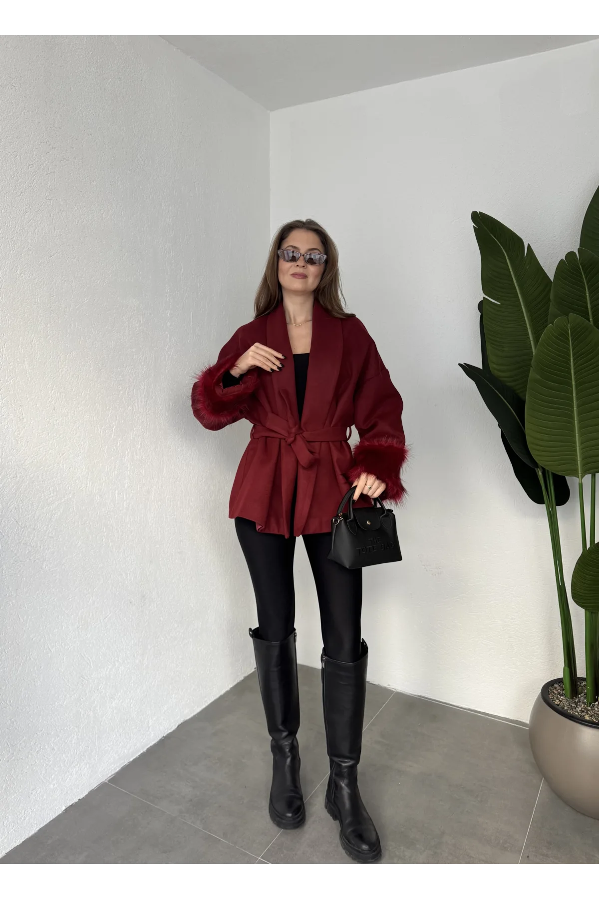 Kadın Bordo Kemerli Kolları Kürk Detaylı Kaşe Kaban Kışlık